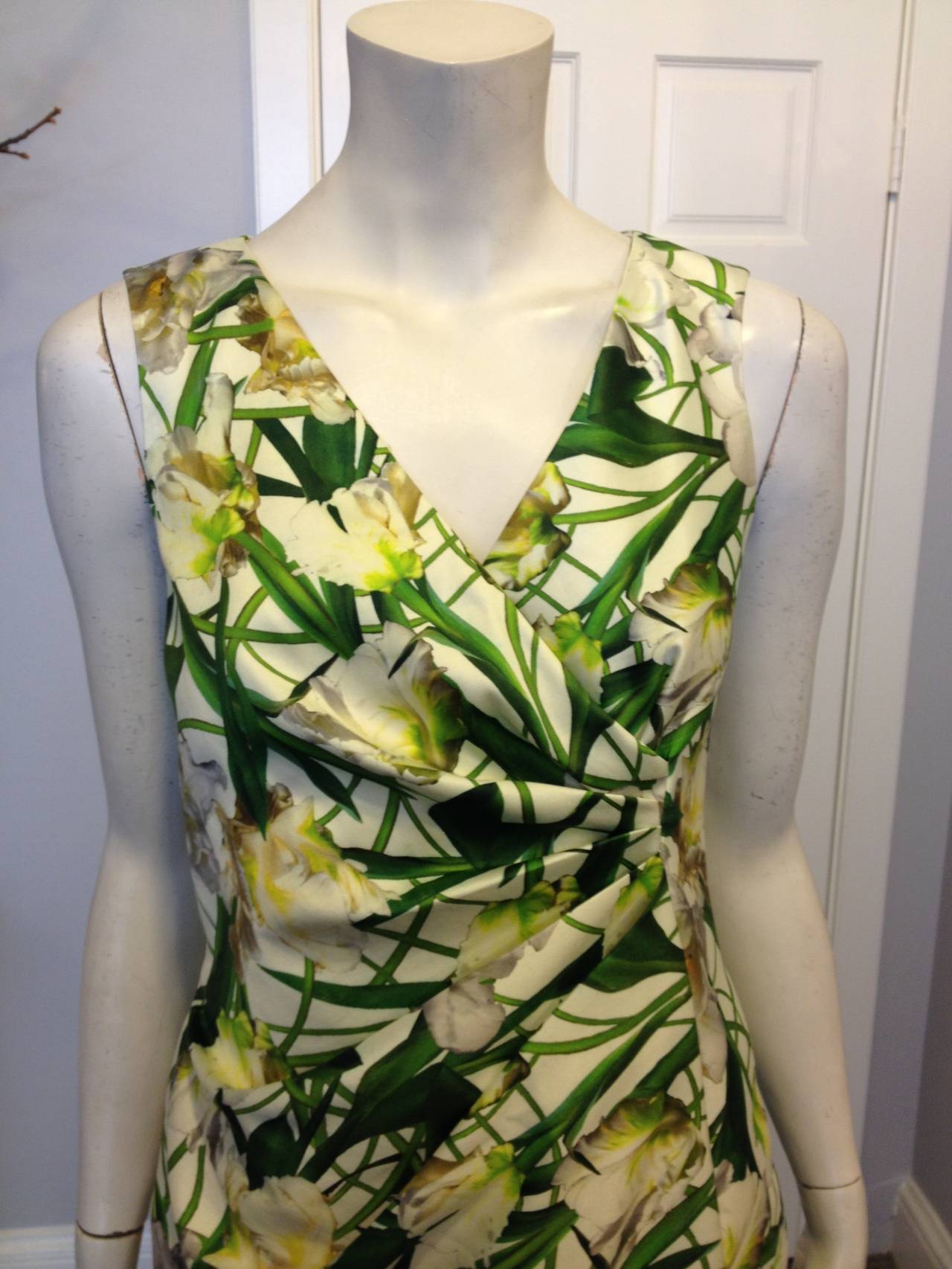 This piece is so elegant and so Oscar de la Renta. Taking inspiration from spring flora, this dress features an extremely vibrant hyperrealistic print of cream and green flowers on a white background, each bloom nestled in a web of bright green