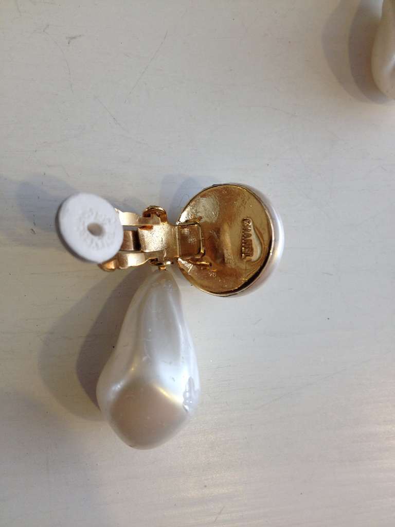 Chanel Gold and Pearl Earrings In Excellent Condition In San Francisco, CA