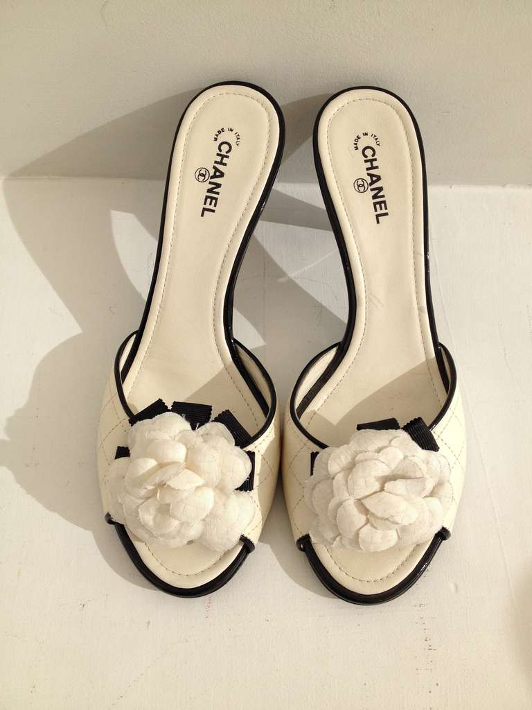 chanel flower slides