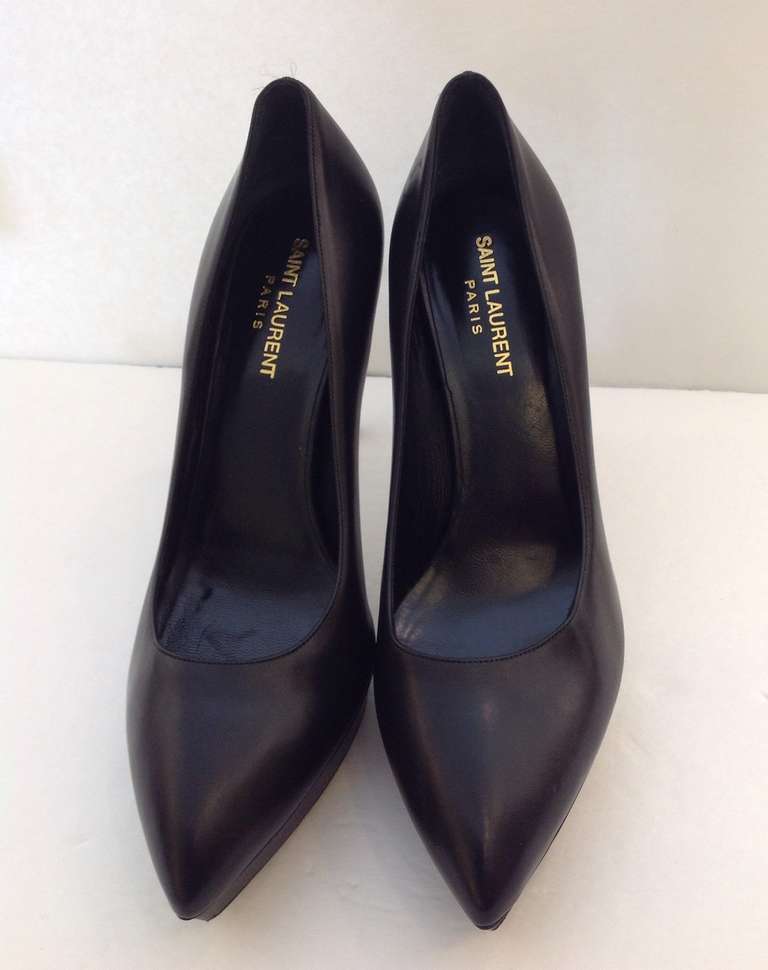 These Yves Saint Laurent pointy pumps are the finishing touch! Perfect for so many different outfits, they're the rare type of shoe that both complements everything you pair it with and that stand out on their own. With a 4.5 inch heel and 1 inch