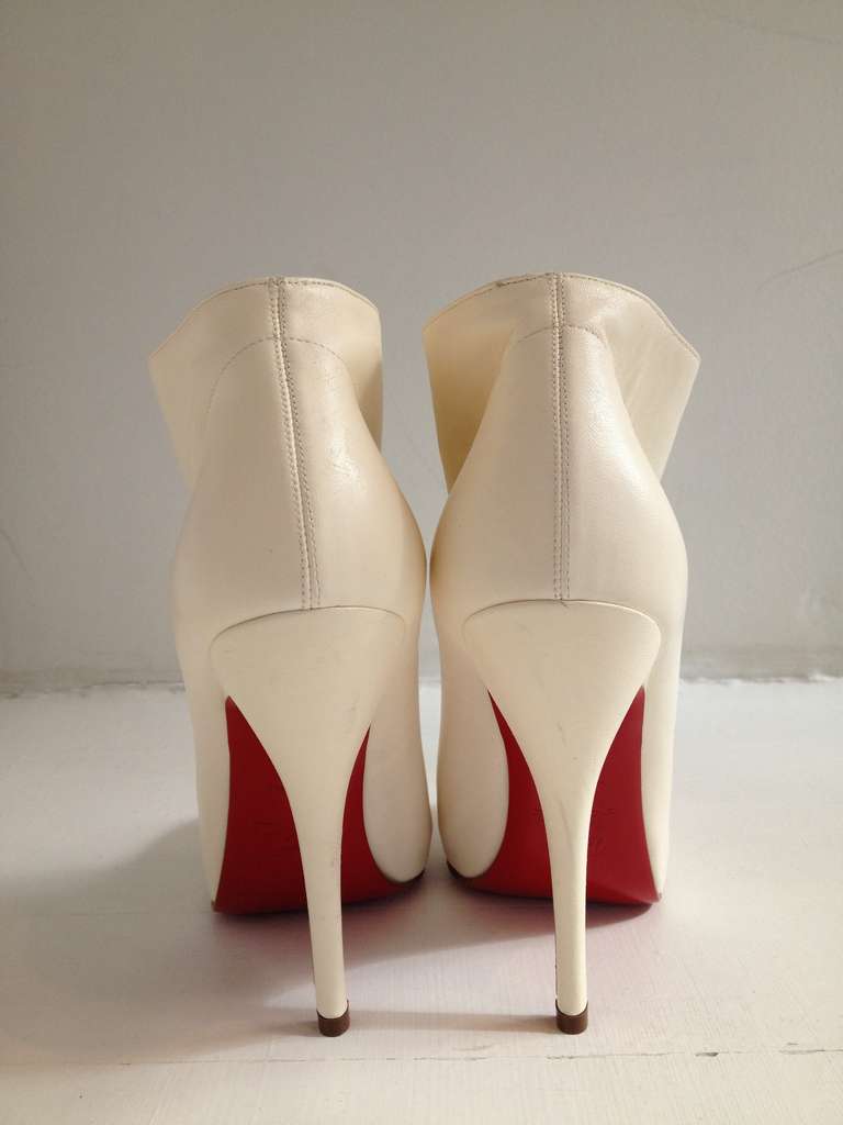 Christian Louboutin Cream Fifre Corset Bootie In New Condition In San Francisco, CA