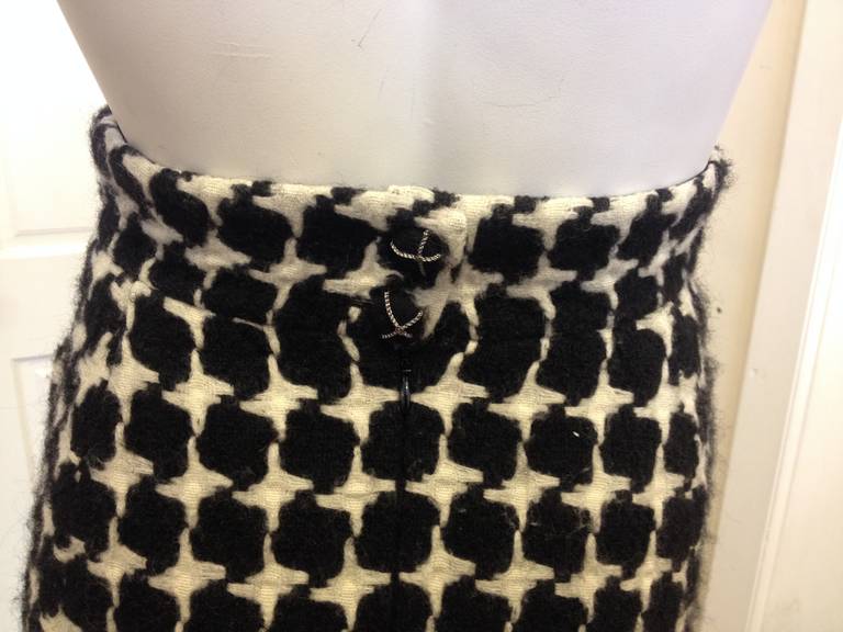 Women's Chanel Black and White Knit Houndstooth Skirt