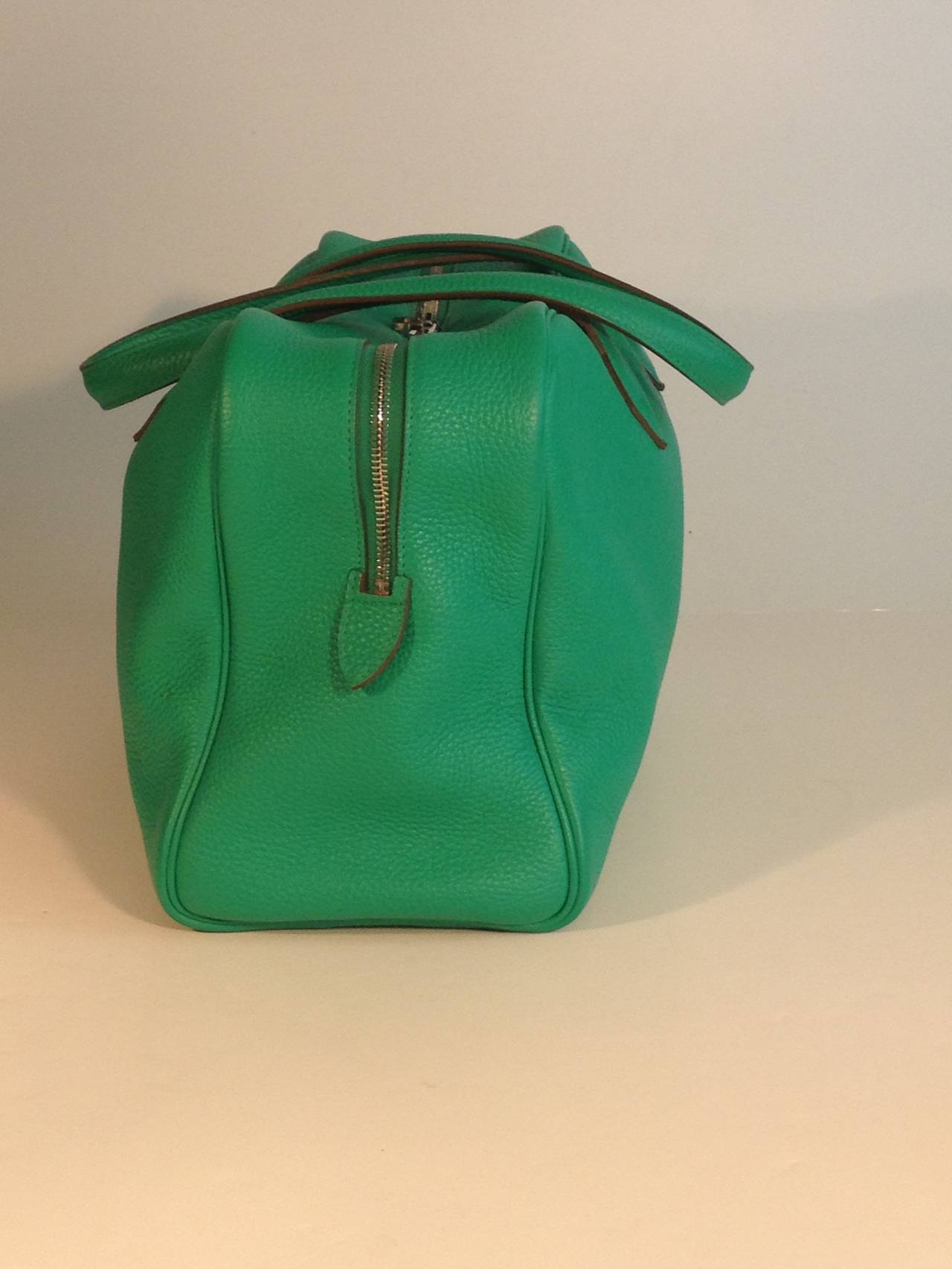 Introduced in the Spring 2007 collection, the Victoria II handbag is beautifully lightweight and perfectly shaped to be your new favorite day bag. It is crafted from gorgeous pebbled leather in a deep and super saturated emerald green, perfect for