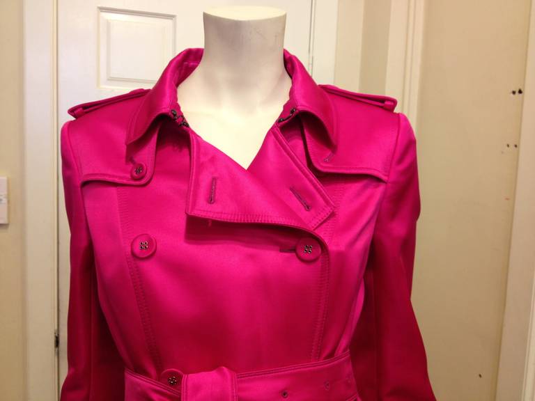 This coat is absolutely amazing. Shockingly bright magenta and fiery red ombré guarantee that you'll always be the center of attention - in this piece, you'll be the star of the show. The luxurious satin material is heavy and glossy. This piece is