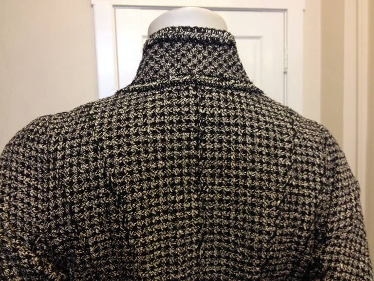 Women's Chanel Black and White Tweed Fitted Jacket For Sale