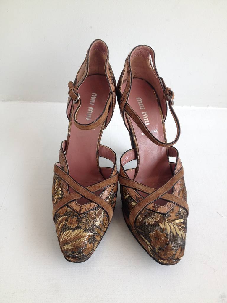 These pumps look like they were made for a woodland nymph. Soft and warm earth tone colors, caramel brown suede, glossy reptile skin, and the brocade floral motif add a muted organic look, while the gold and bronze lurex adds ethereal sparkle. The