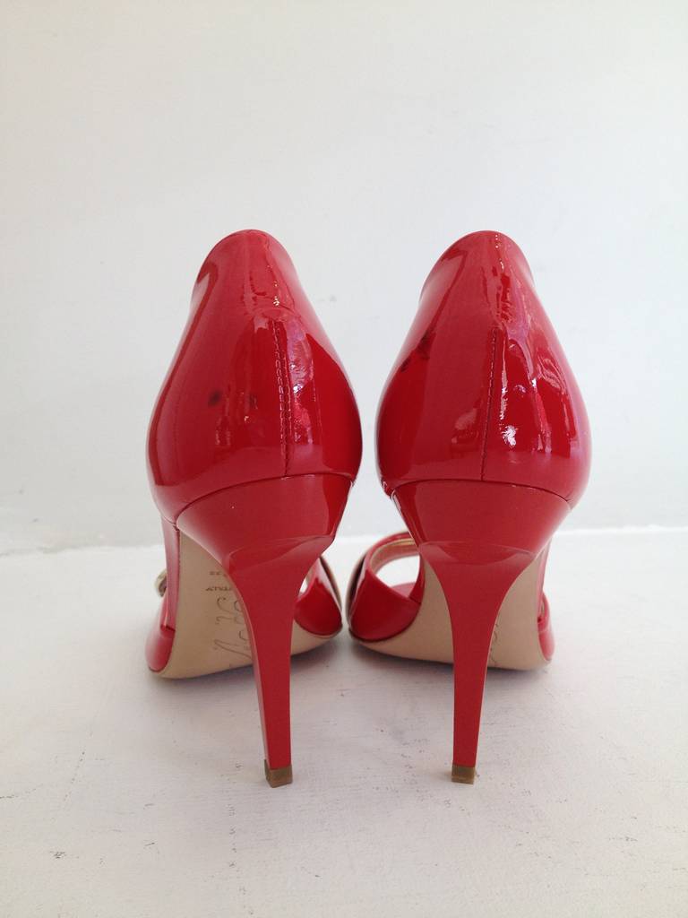 Roger Vivier Red and Cream Patent D'Orsay Heel In New Condition In San Francisco, CA