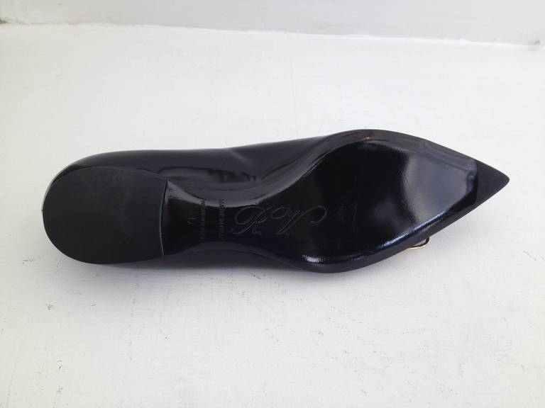 Women's Roger Vivier Black and Cream Patent Flats