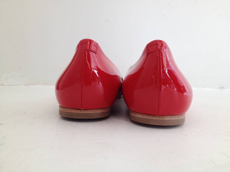 Roger Vivier Red and Cream Patent Flats In New Condition In San Francisco, CA