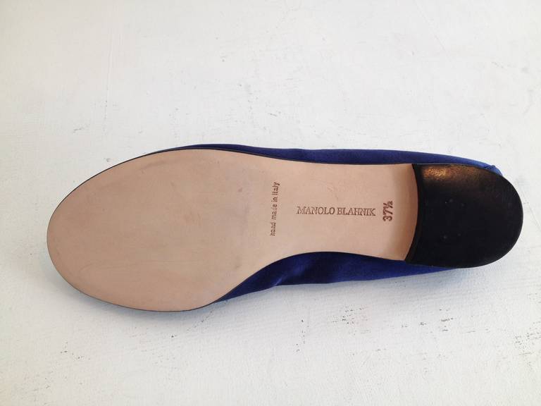 Manolo Blahnik Midnight Blue Satin Flats In New Condition In San Francisco, CA