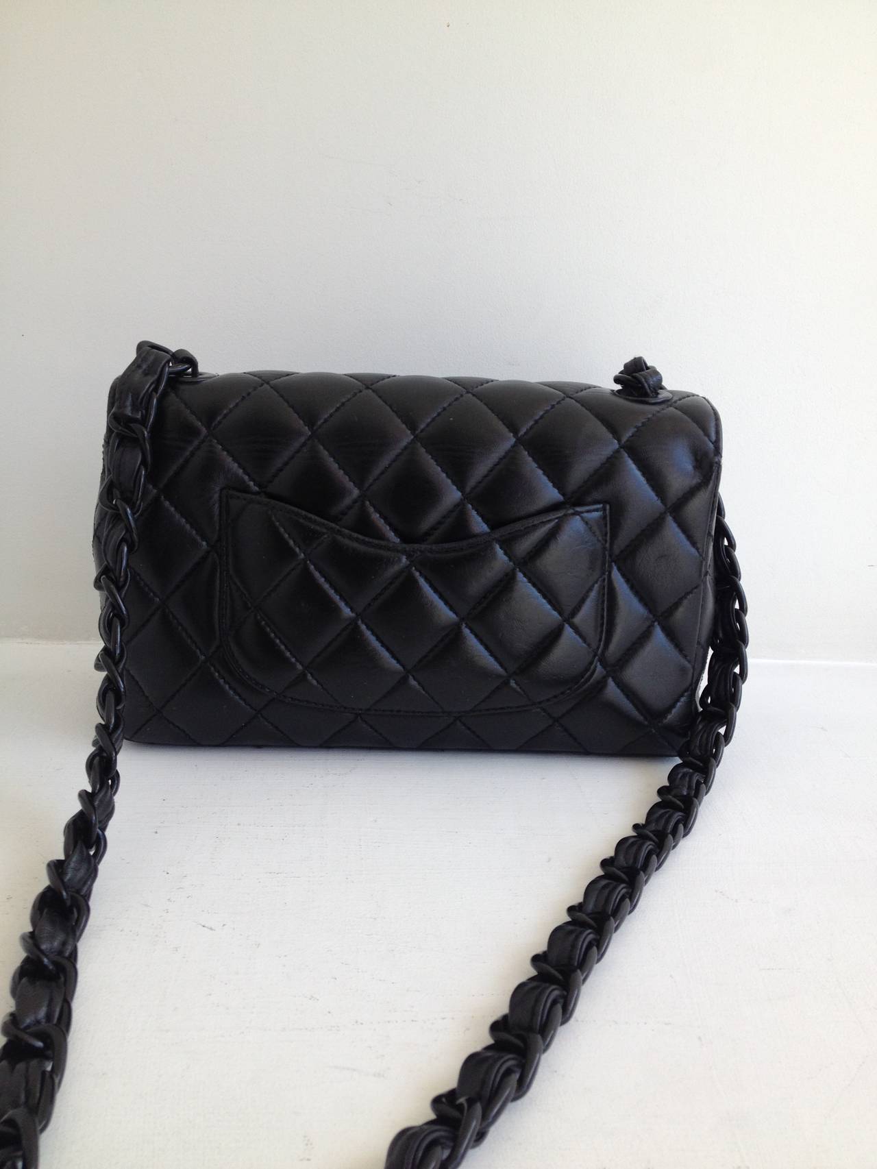 black chanel bag with black chain