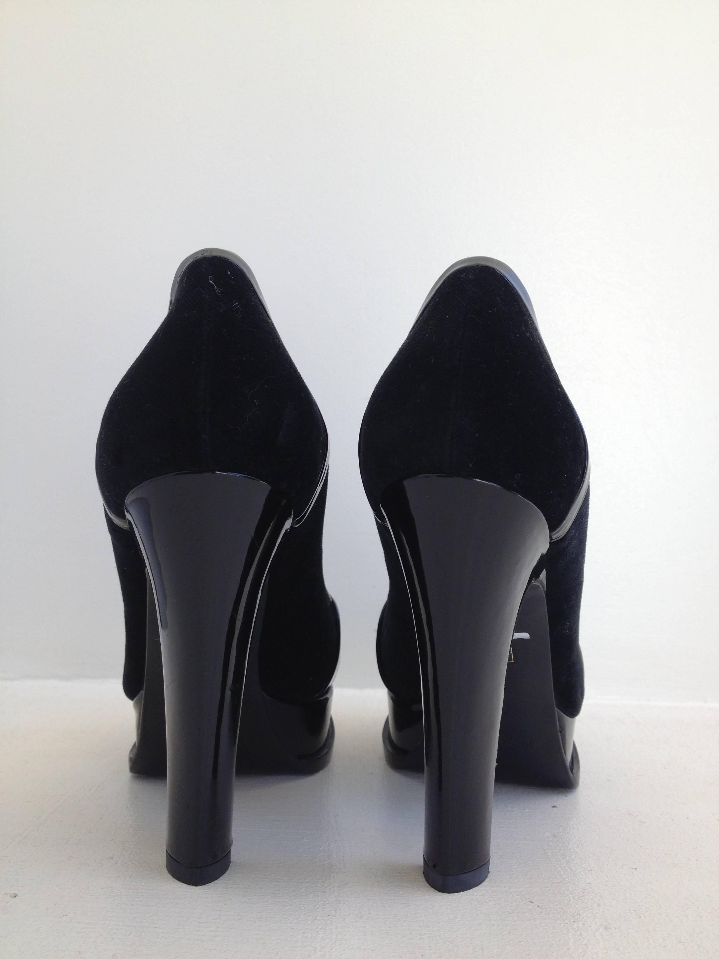 Yves Saint Laurent Black Velvet and Patent High Heel Loafers Size 36.5 (6) In New Condition For Sale In San Francisco, CA