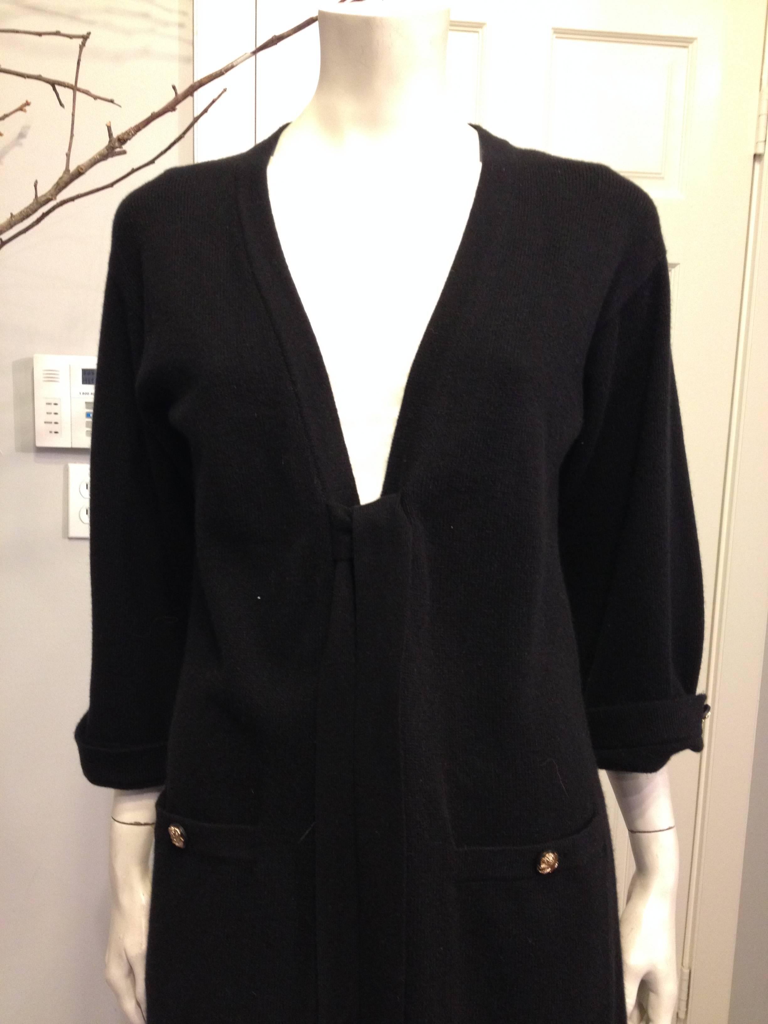 Women's Chanel Black Cashmere Long Cardigan Size 34 (2) For Sale