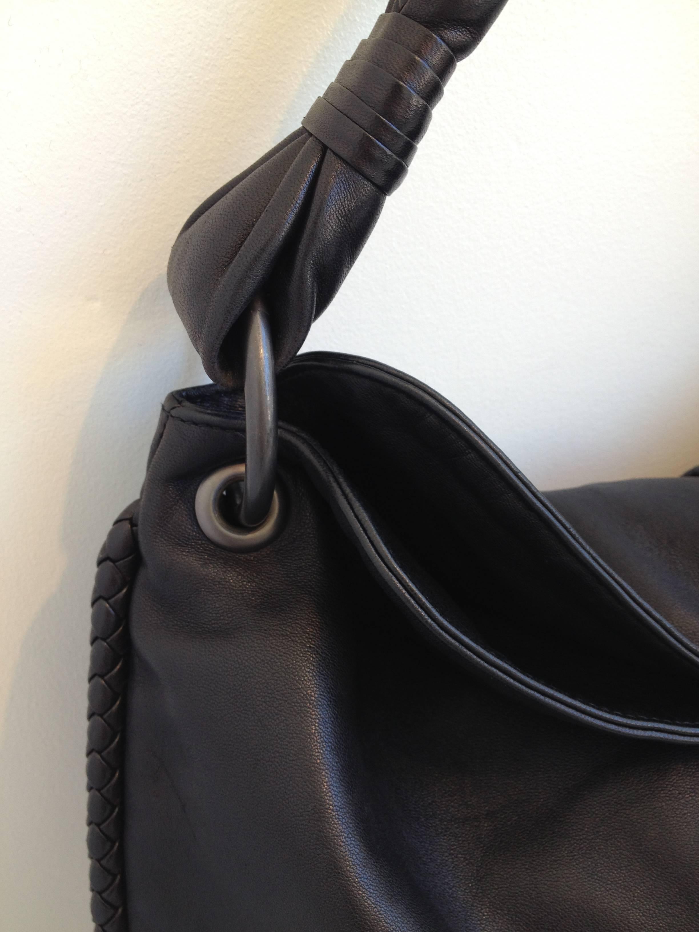 Women's Bottega Veneta Black Leather Hobo Bag With Intracciato Details