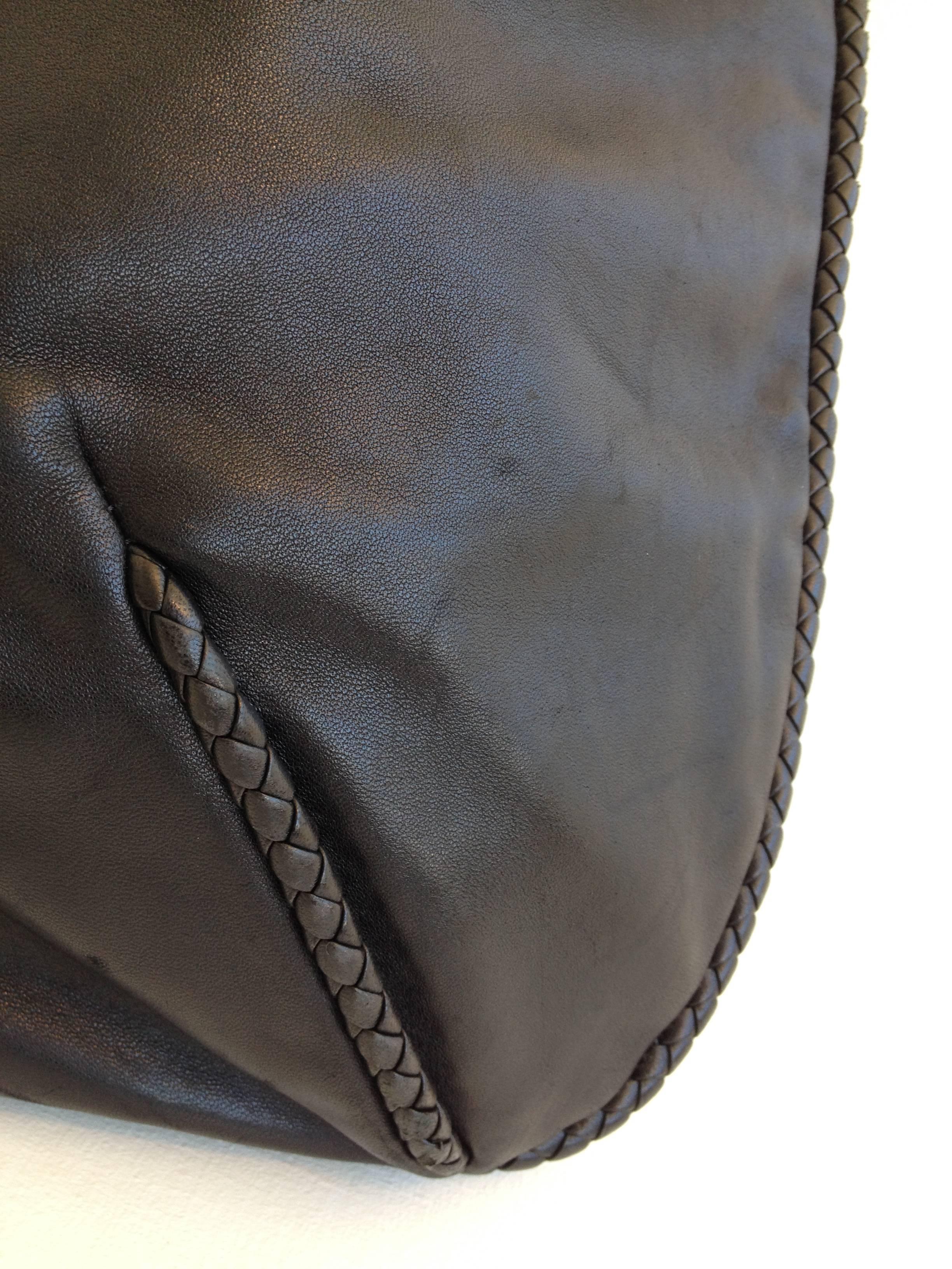 Bottega Veneta Black Leather Hobo Bag With Intracciato Details 2