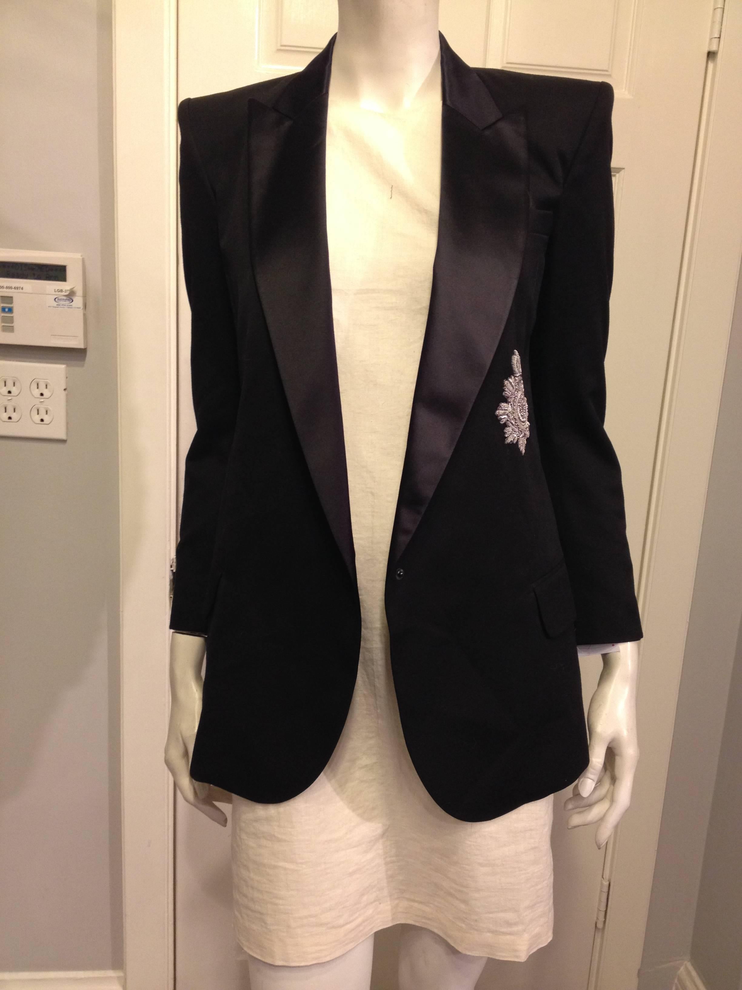 Balmain Black Tuxedo Jacket with Silver Crest Size 36 (4) In Excellent Condition In San Francisco, CA