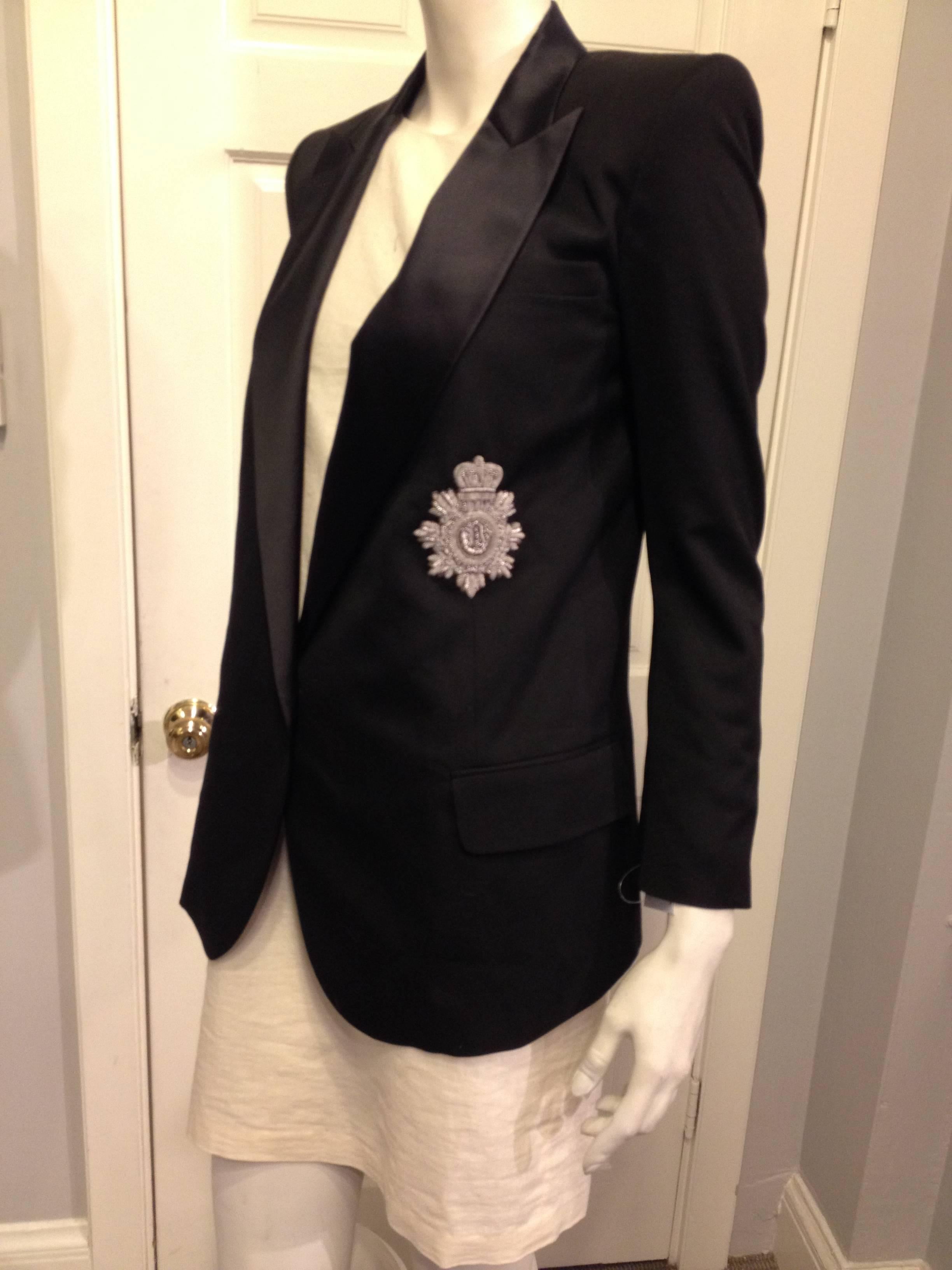 Show your allegiance to Balmain in this gorgeous black tuxedo jacket. Cut sharply with a plunging neckline and single button front, this piece is just amazing - the satin lapels contrast wonderfully with the twill body, and the short bracelet length