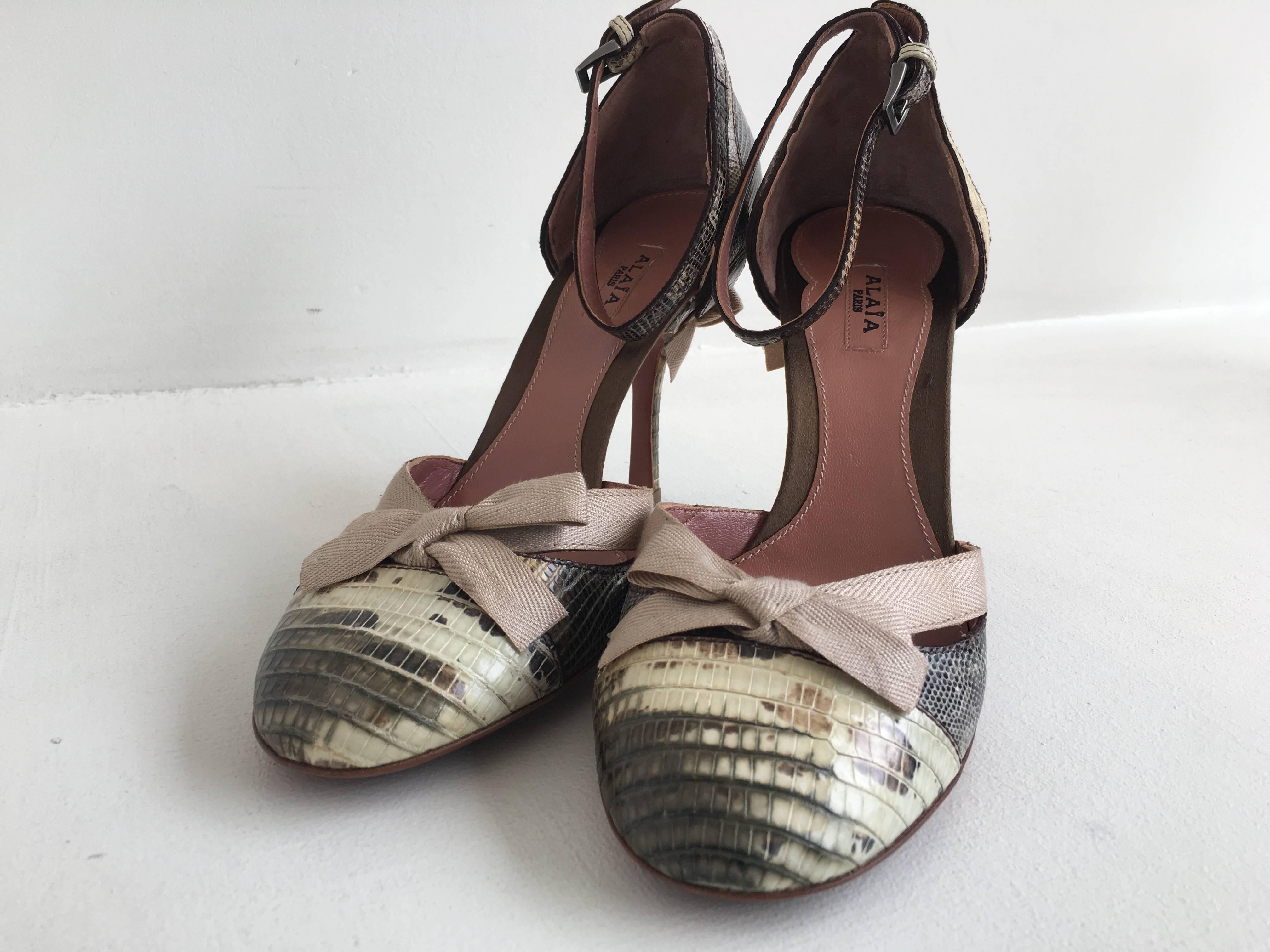 Gray Alaia Lizard d'Orsay Heel (36.5) with bow detail on heel For Sale