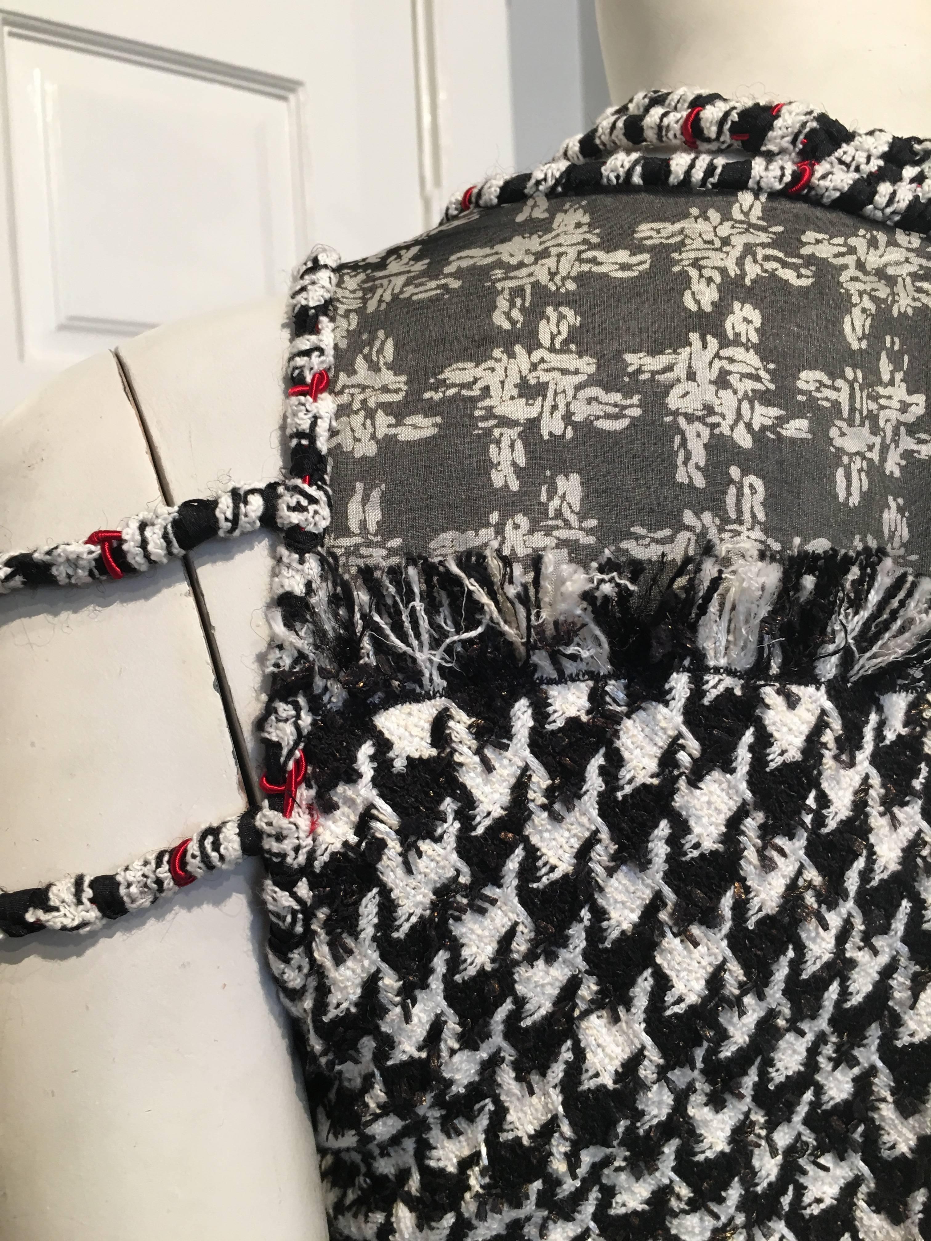 Chanel Black and White Tweed Dress size 34 (2) In Excellent Condition For Sale In San Francisco, CA