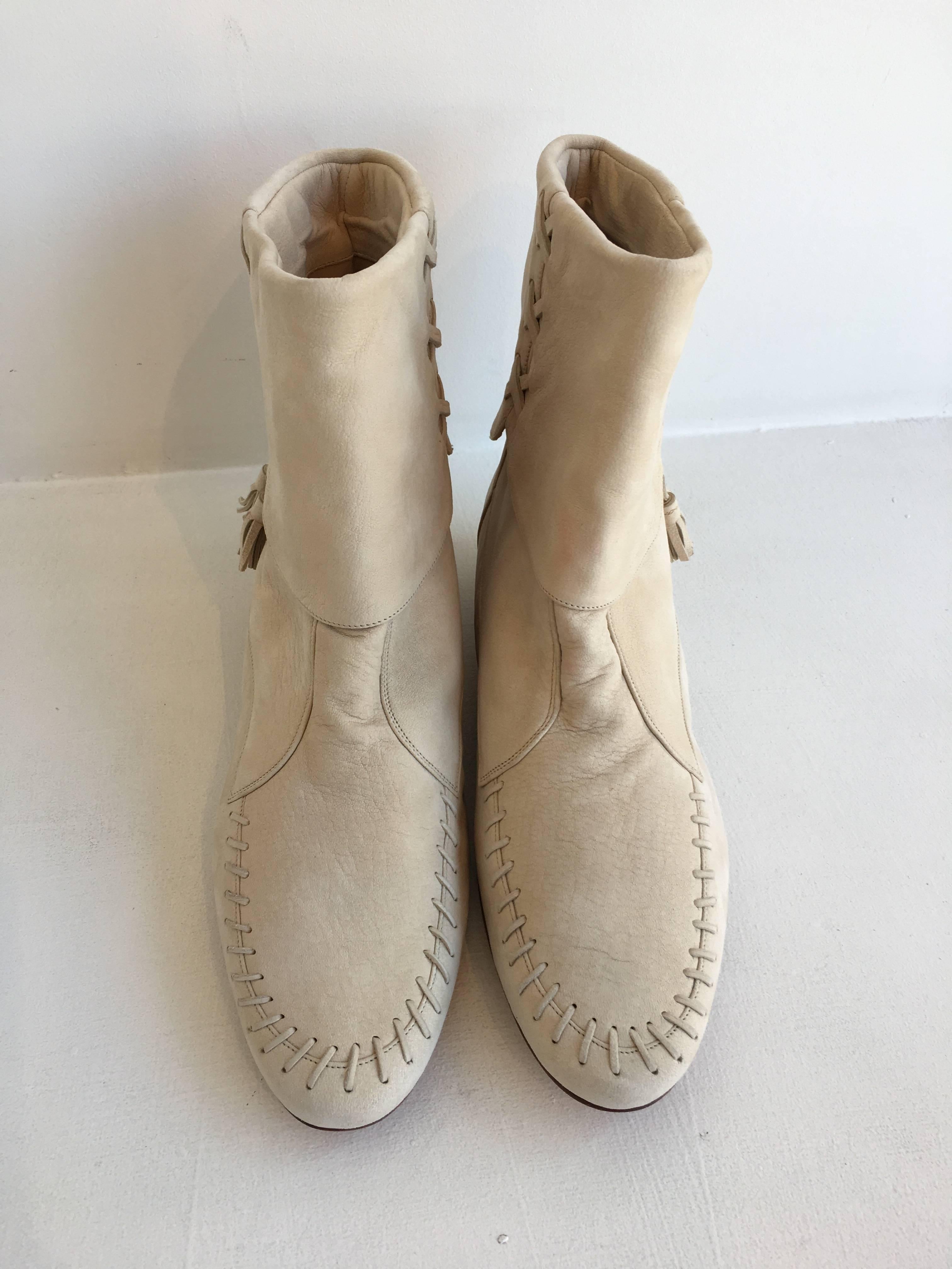 Manolo Blahnik Beige Suede Moccasin Booties(39) In New Condition For Sale In San Francisco, CA