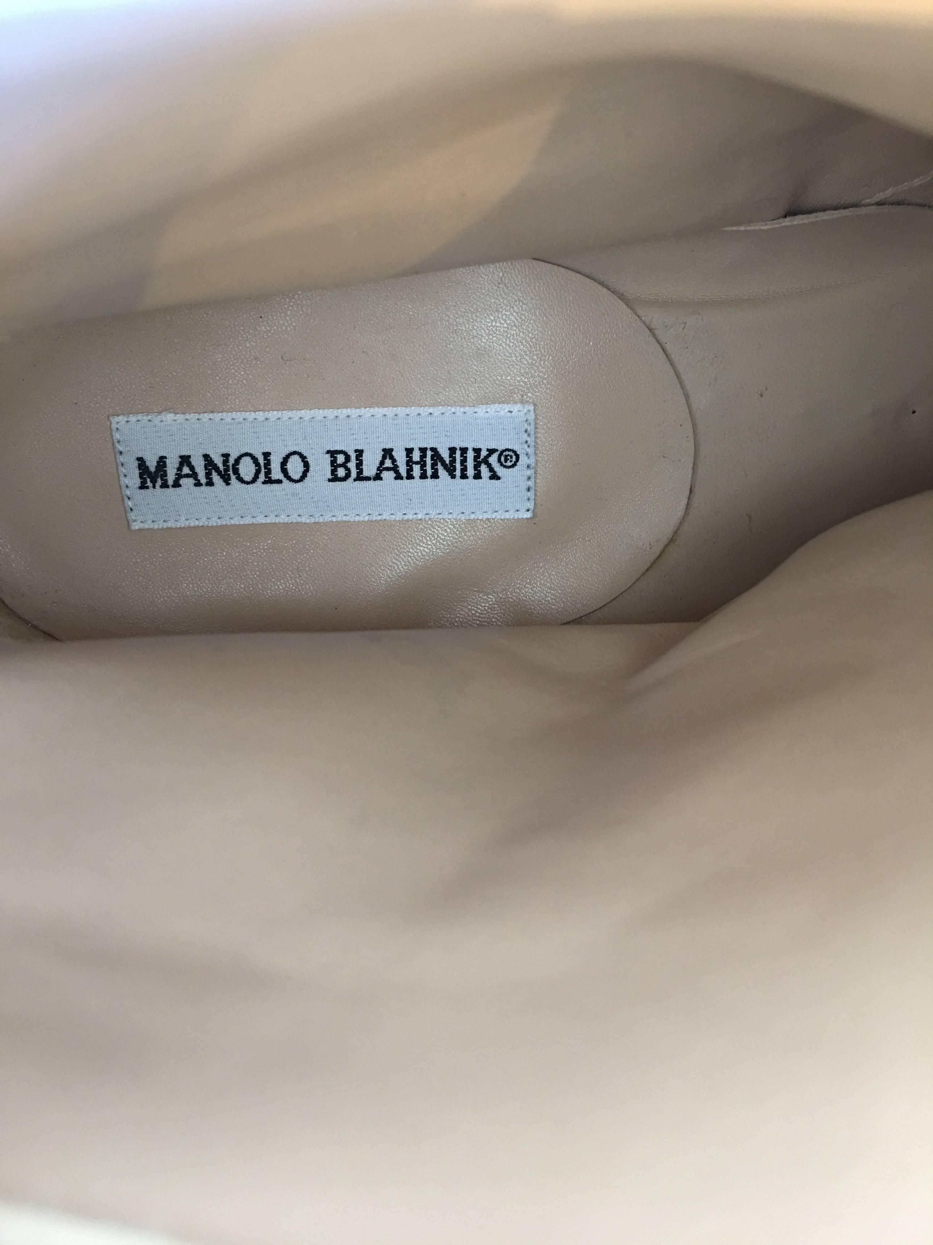 Women's Manolo Blahnik Beige Suede Moccasin Booties(39) For Sale
