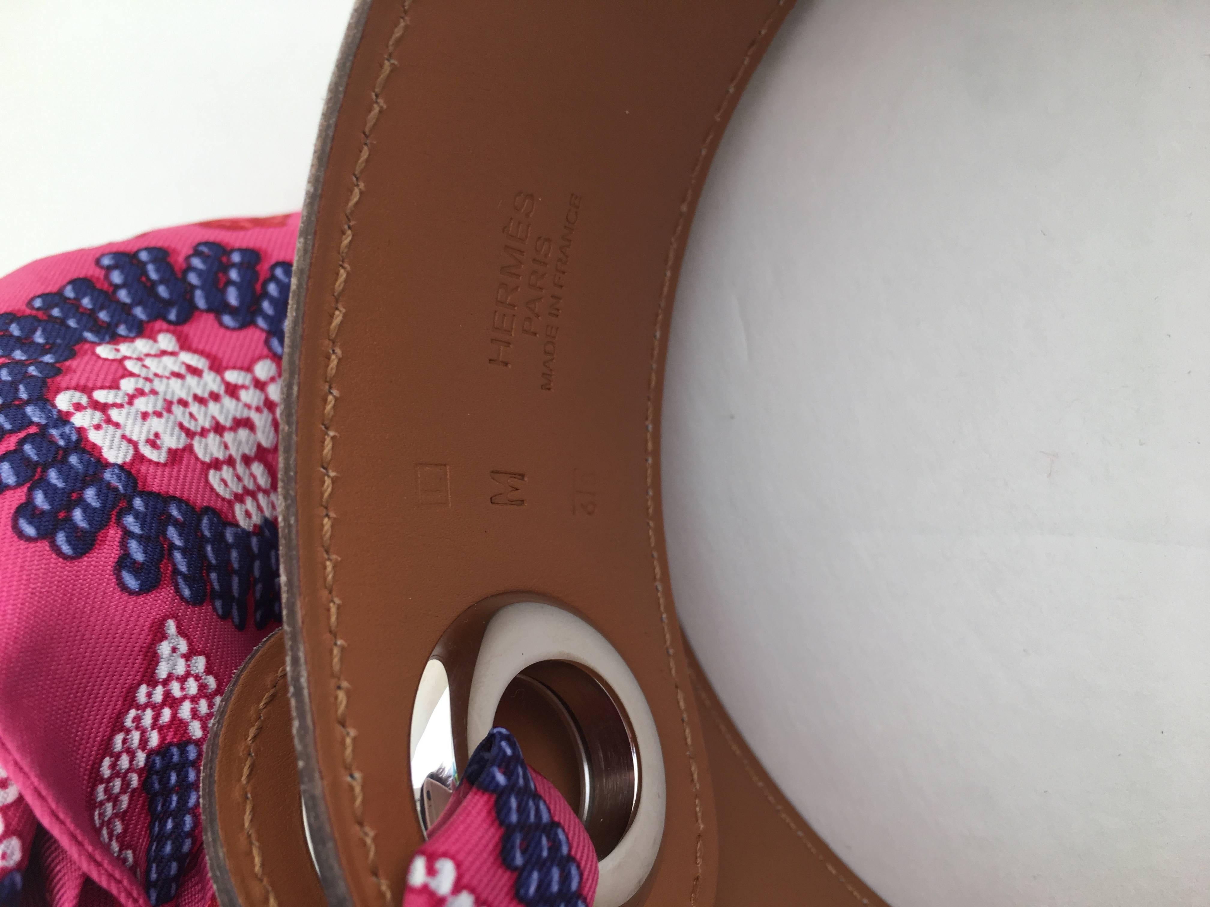 Hermès White Leather Belt with Pink Silk Twilly with White, Red and Blue Design In Excellent Condition In San Francisco, CA