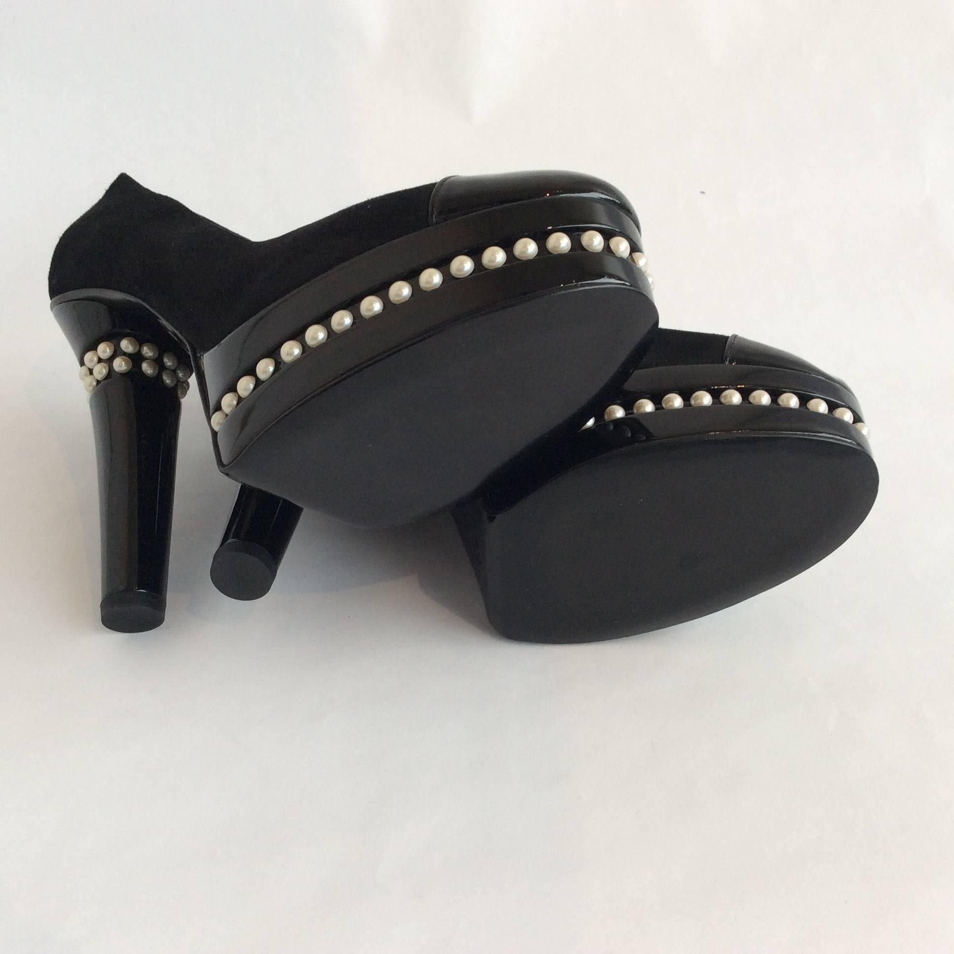 Chanel Black Suede And Patent Leather Platform Pumps With Pearl Detail Sz38 3