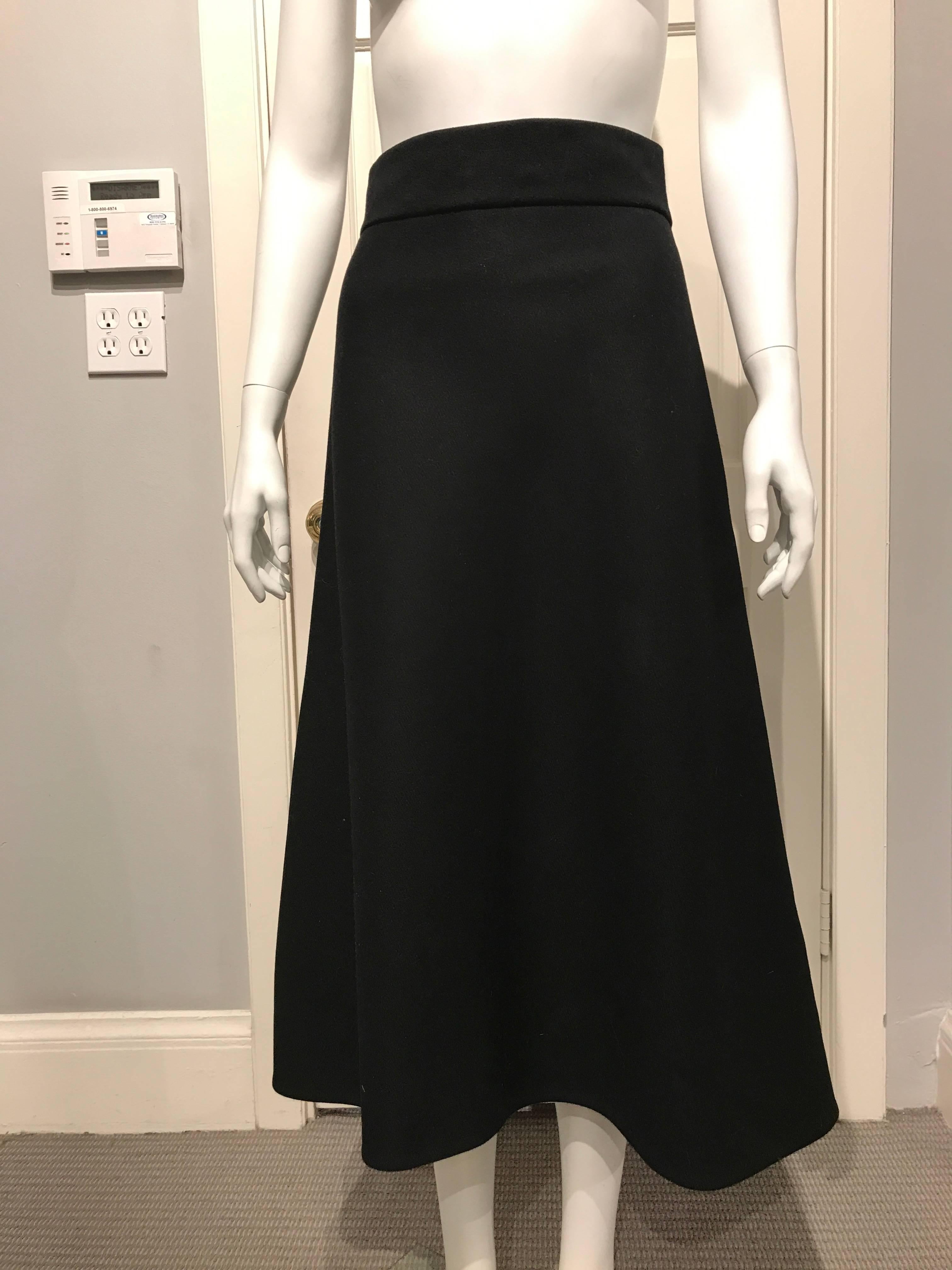 Louis Vuitton Black Wool Skirt With White Mink Pompons Sz36 (Us 4) In Excellent Condition In San Francisco, CA