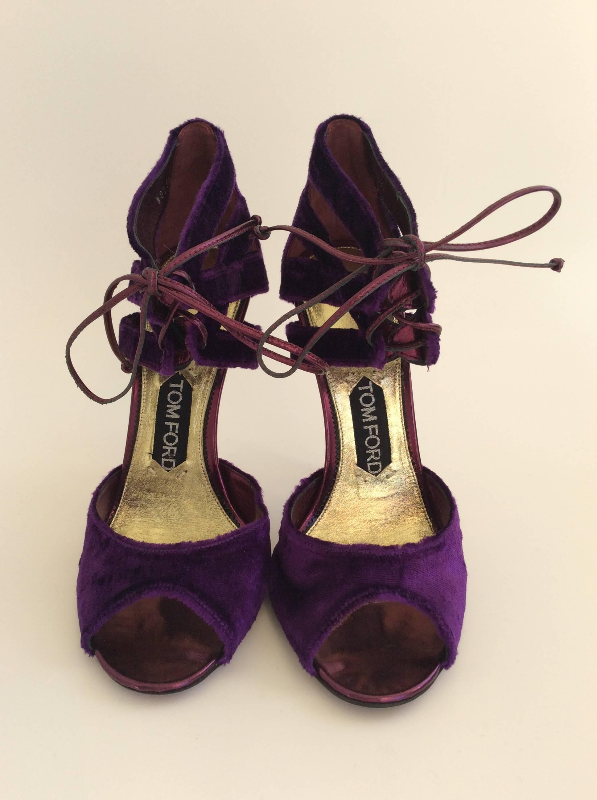Tom Ford Violet Velvet Evening Sandals With Metallic Magenta Leather Heel Sz38.5 In New Condition For Sale In San Francisco, CA