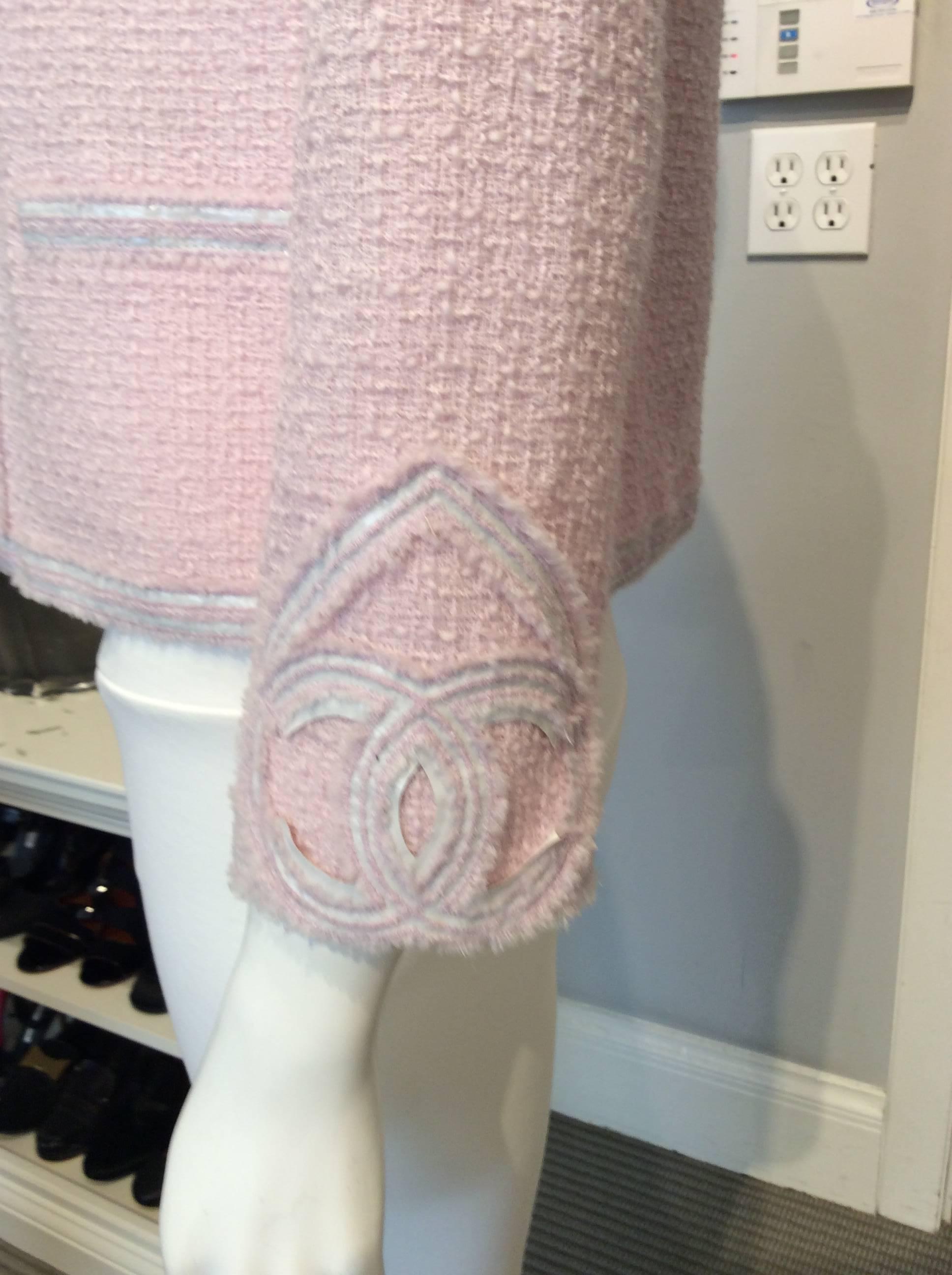 Chanel Light Pink Tweed Jacket with White Nylon Trim and Chanel Hearts Sz34/Us2 In Excellent Condition In San Francisco, CA