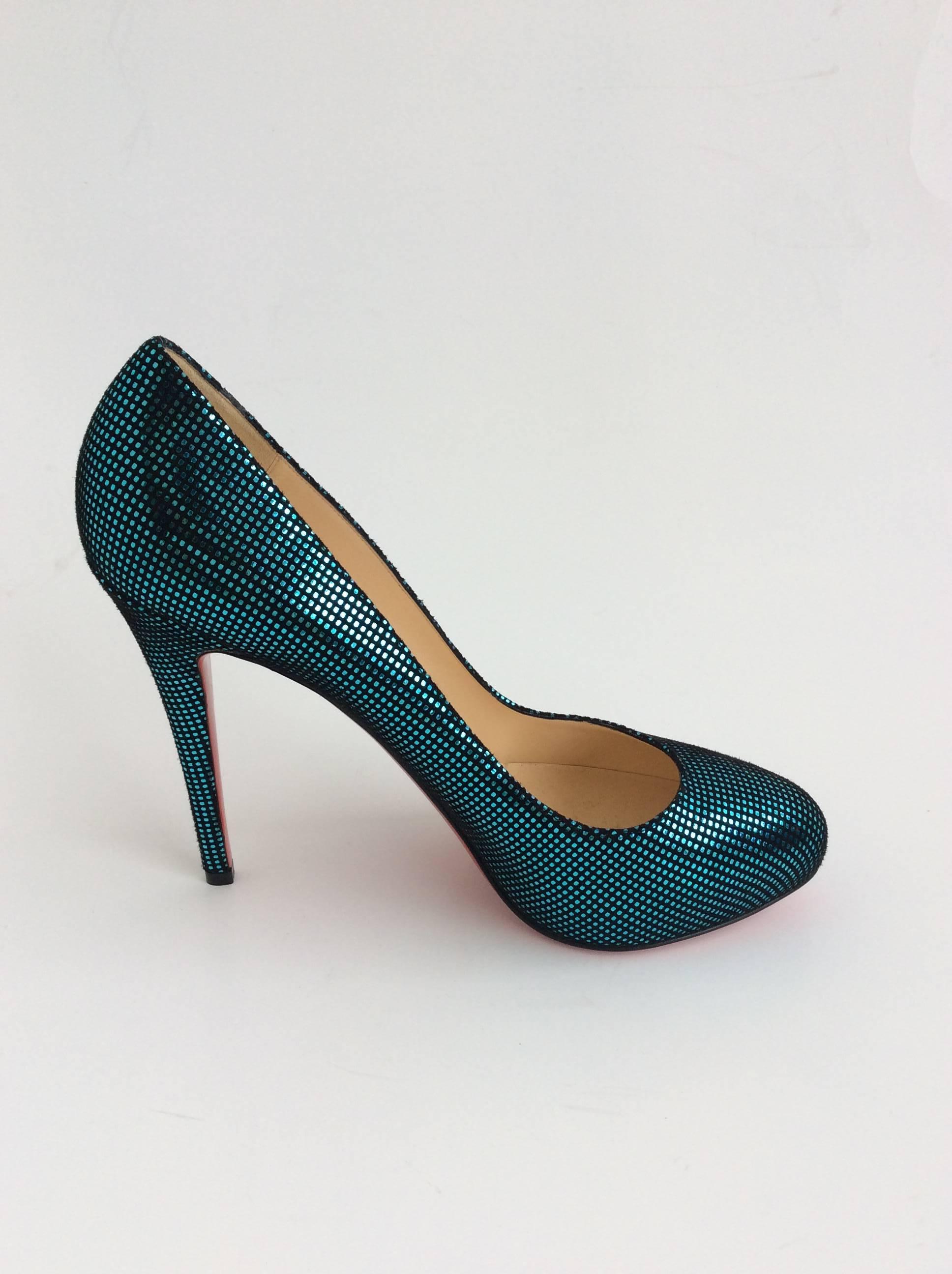Metallic seafoam green Christian Louboutin platform imprinted suede pumps. Green and black stippling pattern throughout. Covered heel and rounded-toe.

Platform height: 0.75 inches. Heel height: 4.5 inches.

Sizing: 40.5, Us 10.5
