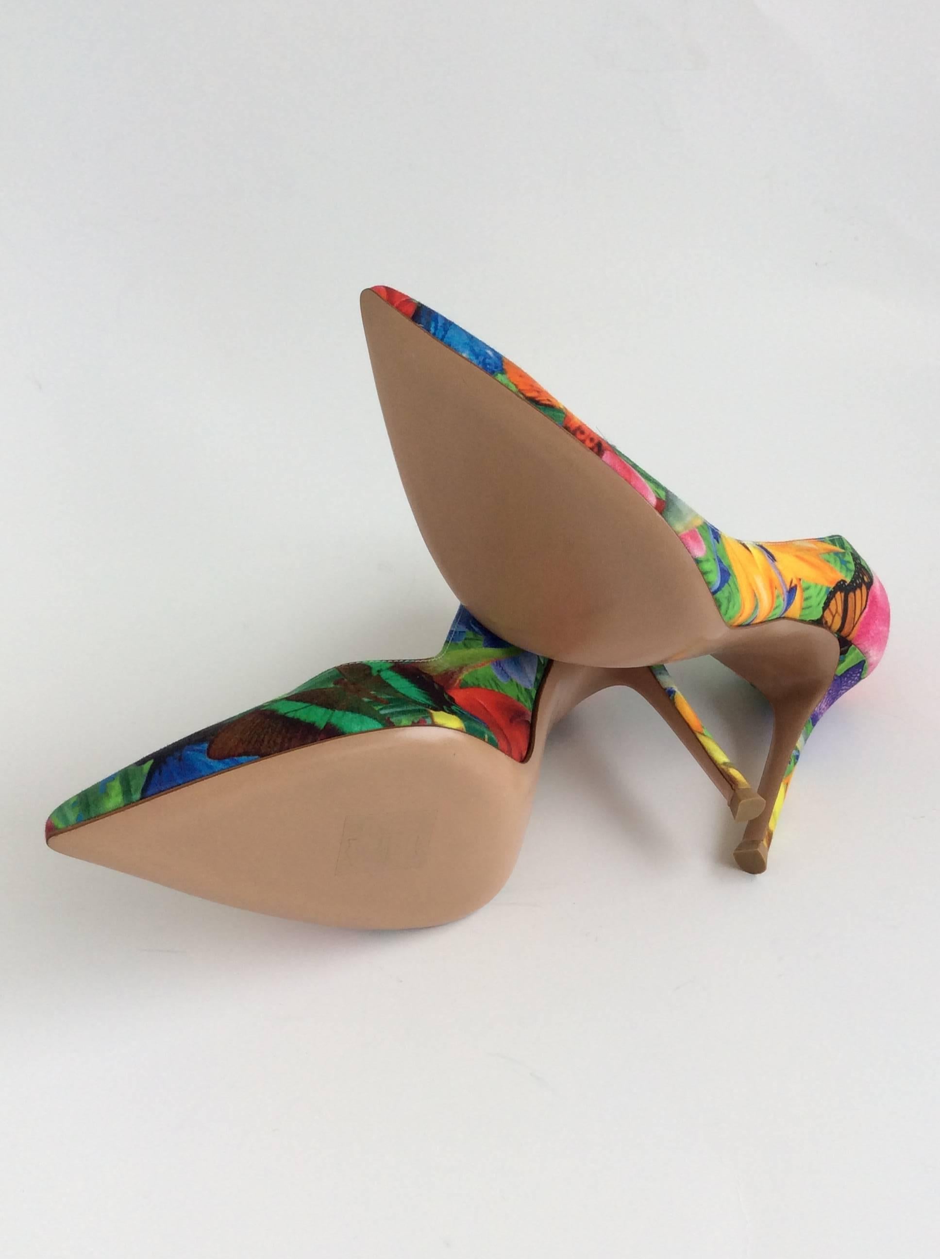 Women's Gianvito Rossi Bright Tropical Print Pointed Toe Canvas Pumps  For Sale
