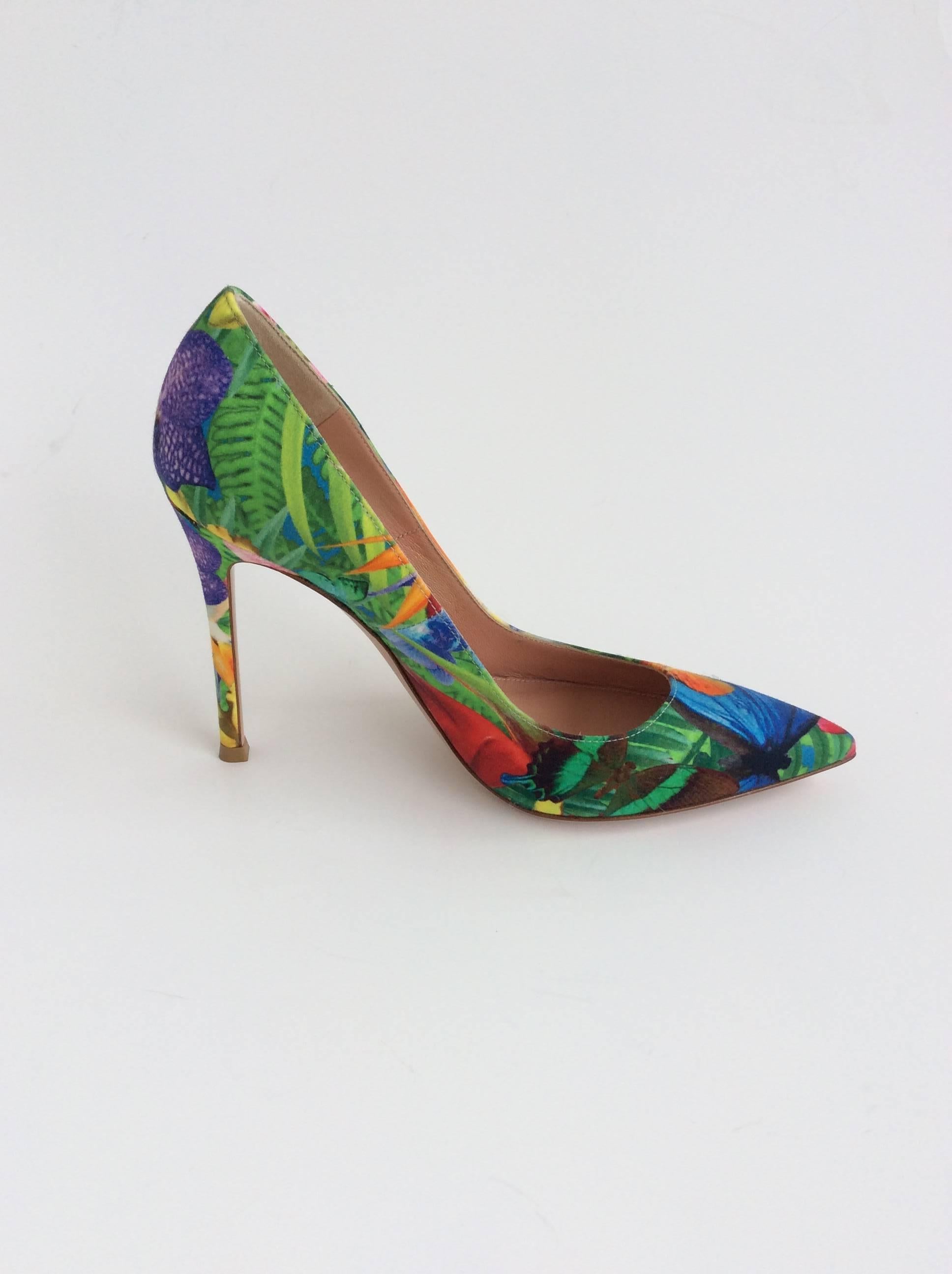 Bright multicolored Gianvito Rossi canvas pumps. Butterfly, floral, and tropical print throughout. Pointed toe and covered heel. 

Heel height: 4 inches

Sizing: 37, Us 7