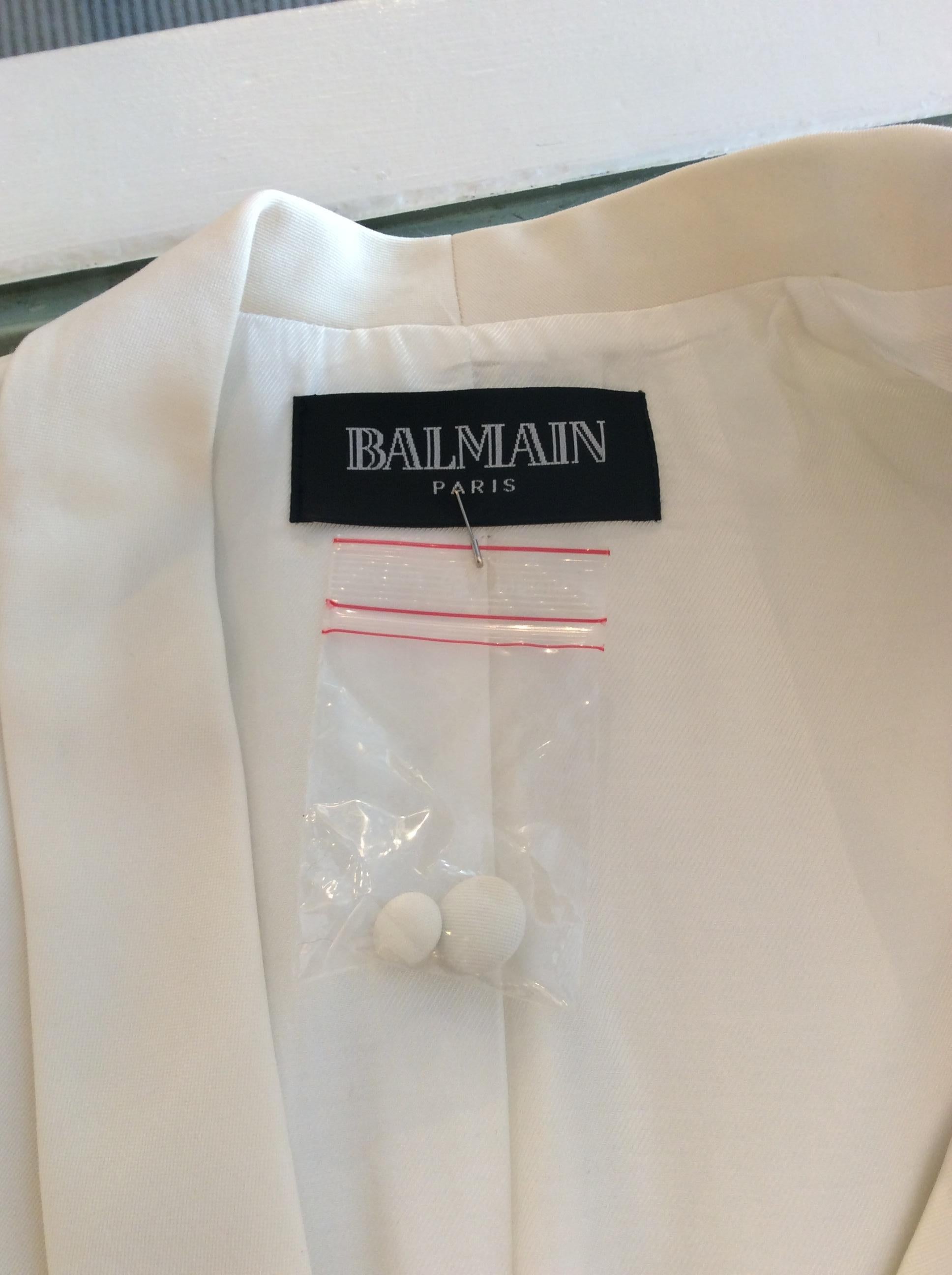 Women's Balmain Ivory Wool Blazer with Tuxedo Lapels and Button Closure Sz Fr34, Us2 For Sale