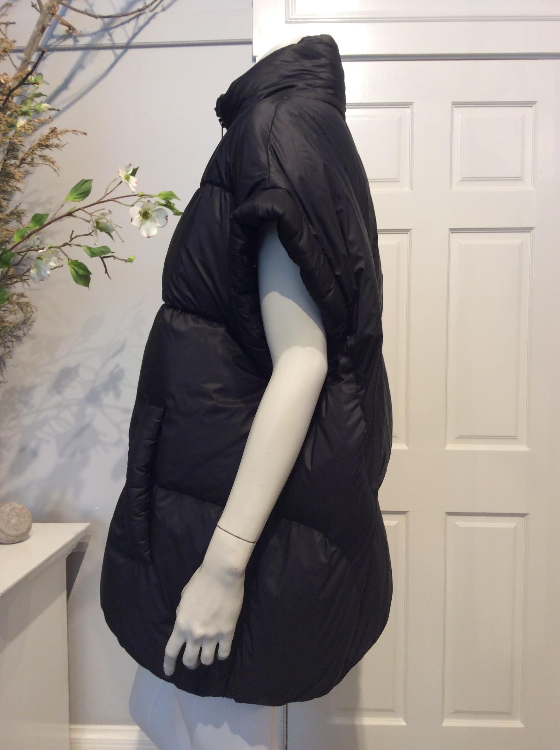 Maison Martin Margiela Black Quilted Polyamide Goose Down Vest Sz42, Us10 In Excellent Condition For Sale In San Francisco, CA