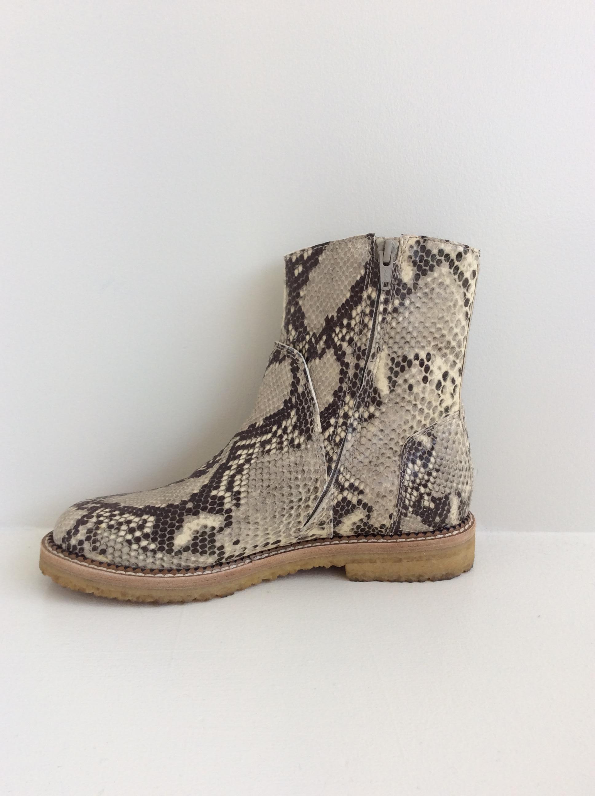 Maison Martin Margiela snakeskin print ankle boot  Sz38.5 (8.5) In Excellent Condition In San Francisco, CA