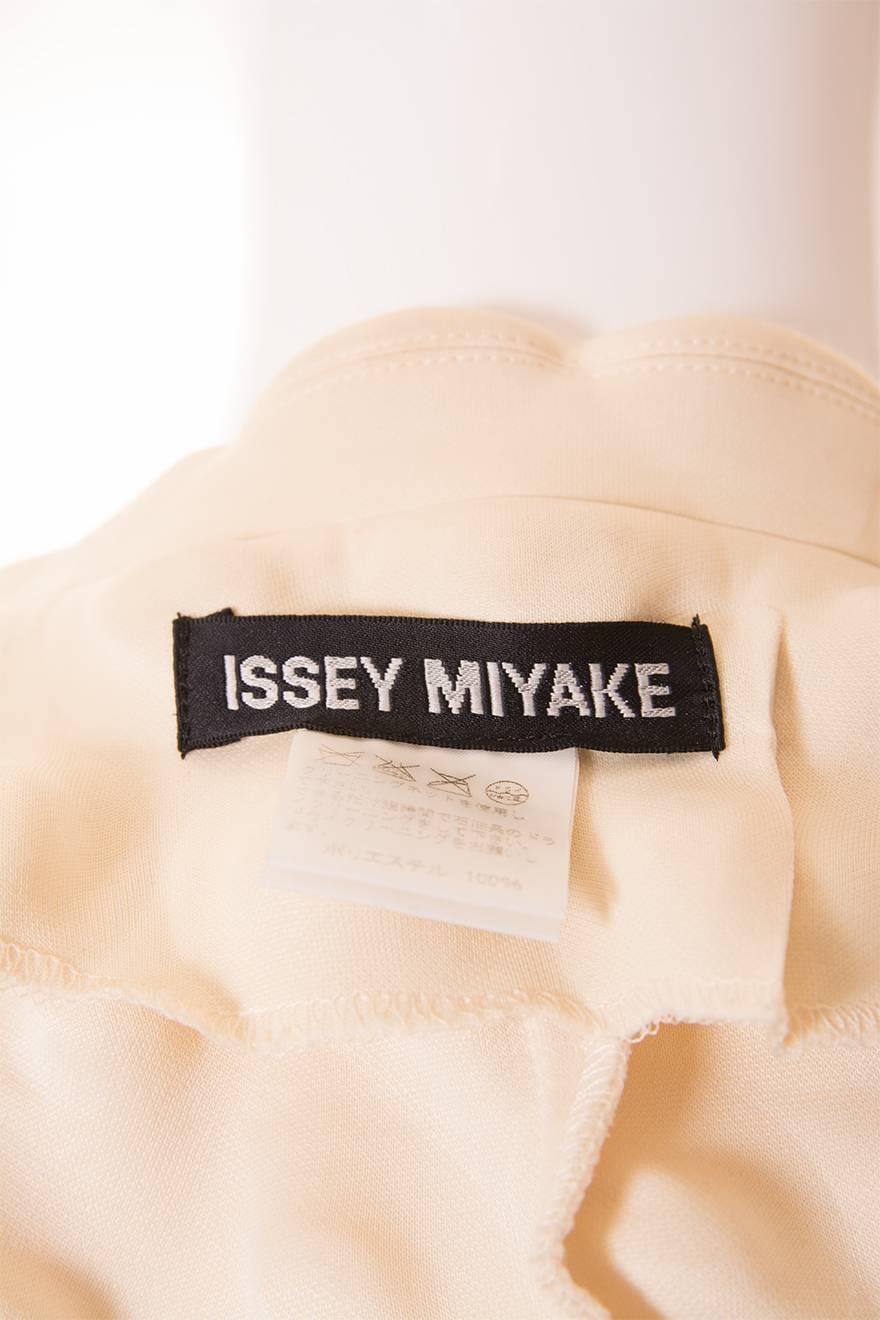 Issey Miyake A/W 2000 Egg Carton Jacket in Cream 3
