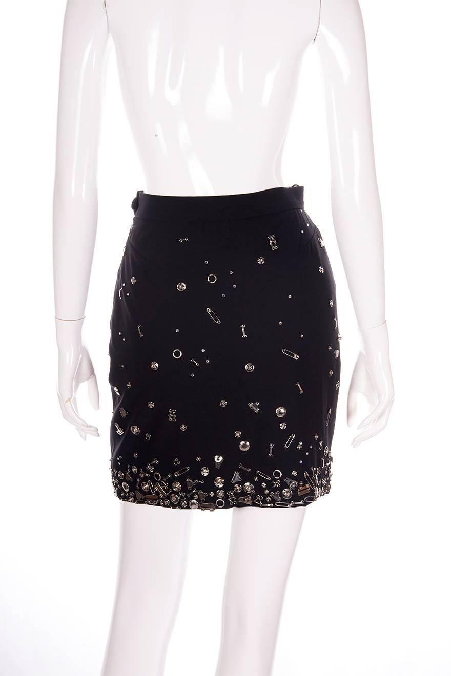 High waisted skirt by Moschino Couture covered in safety pins, rhinestones, press studs and sewing paraphernalia.  A rare piece.  Circa 90s.

Marked size:
To fit: S

Measurements
Waist: 32 cm
Hips: 42 cm
Length: 45 cm

Excellent condition