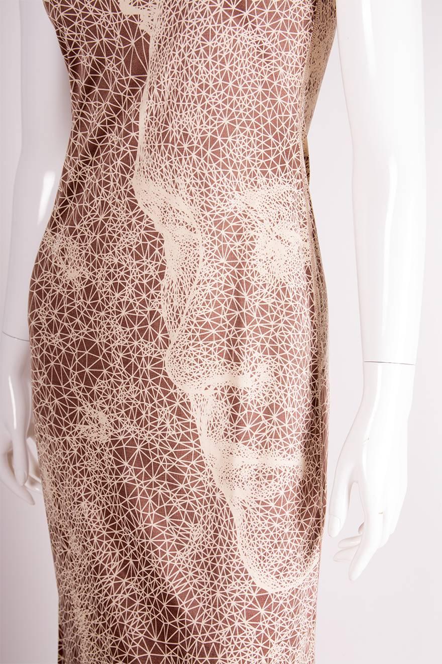 Sleeveless dress by Jean Paul Gaultier with a 3D wire mesh print.  The dress has a large face on one side.  Circa 90s.

Marked size: 40 
To fit: S

Chest: 37 cm
Waist: 33 cm
Length: 137 cm

Please note there is a degree of stretch in the