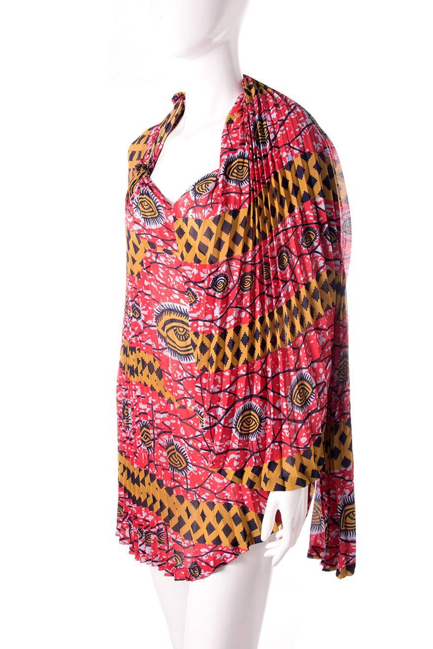 Long sleeved dress pleated dress by Comme Des Garcons in a tribal print. This dress has an open back. Circa 2008.
Excellent condition demonstrating little to no signs of visible wear

Marked size: XS
To fit: XS-S

Chest: 47 cm
Length: 78 cm
