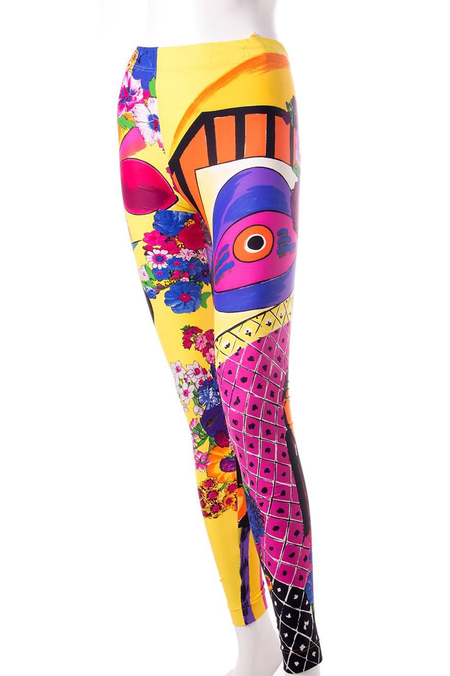 Vibrant leggings by Gianni Versace in a bold pop art inspired print. Circa 90s.  

Excellent condition demonstrating little to no visible signs of wear.

Marked size: 38 (IT)
To fit: XS-S

Waist: 30-37 cm
Hips: 36-44 cm
Length: 99 cm