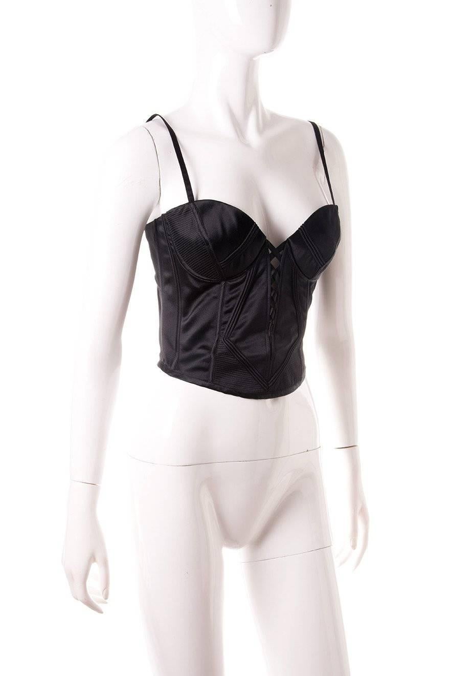 Silk boned corset top by Gianni Versace with articulated bust cups.  Circa 90s.

Excellent condition demonstrating little to no visible signs of wear.

 

Marked size: 42 (IT)

To fit: S-M (runs slightly large)

 

Chest: 41 cm

Waist: 36