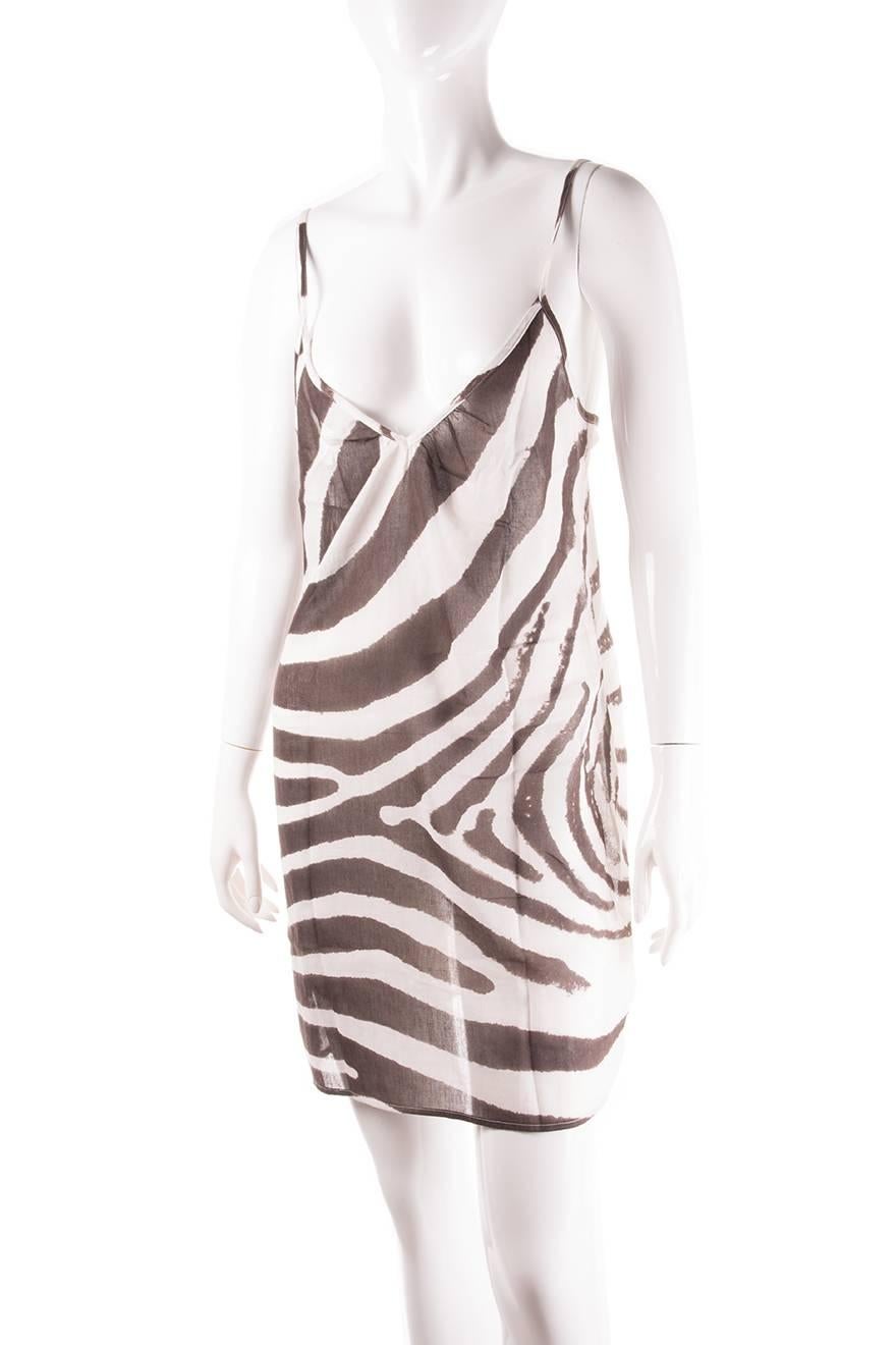 

Sheer zebra print dress by Dolce and Gabbana beachwear.  Circa 00's.

Excellent condition demonstrating little to no visible signs of wear.  Original tags still attached.

 

Marked size: 3

To fit: M-L

 

Chest:45 cm

Waist: 42 cm

Length: 89 cm
