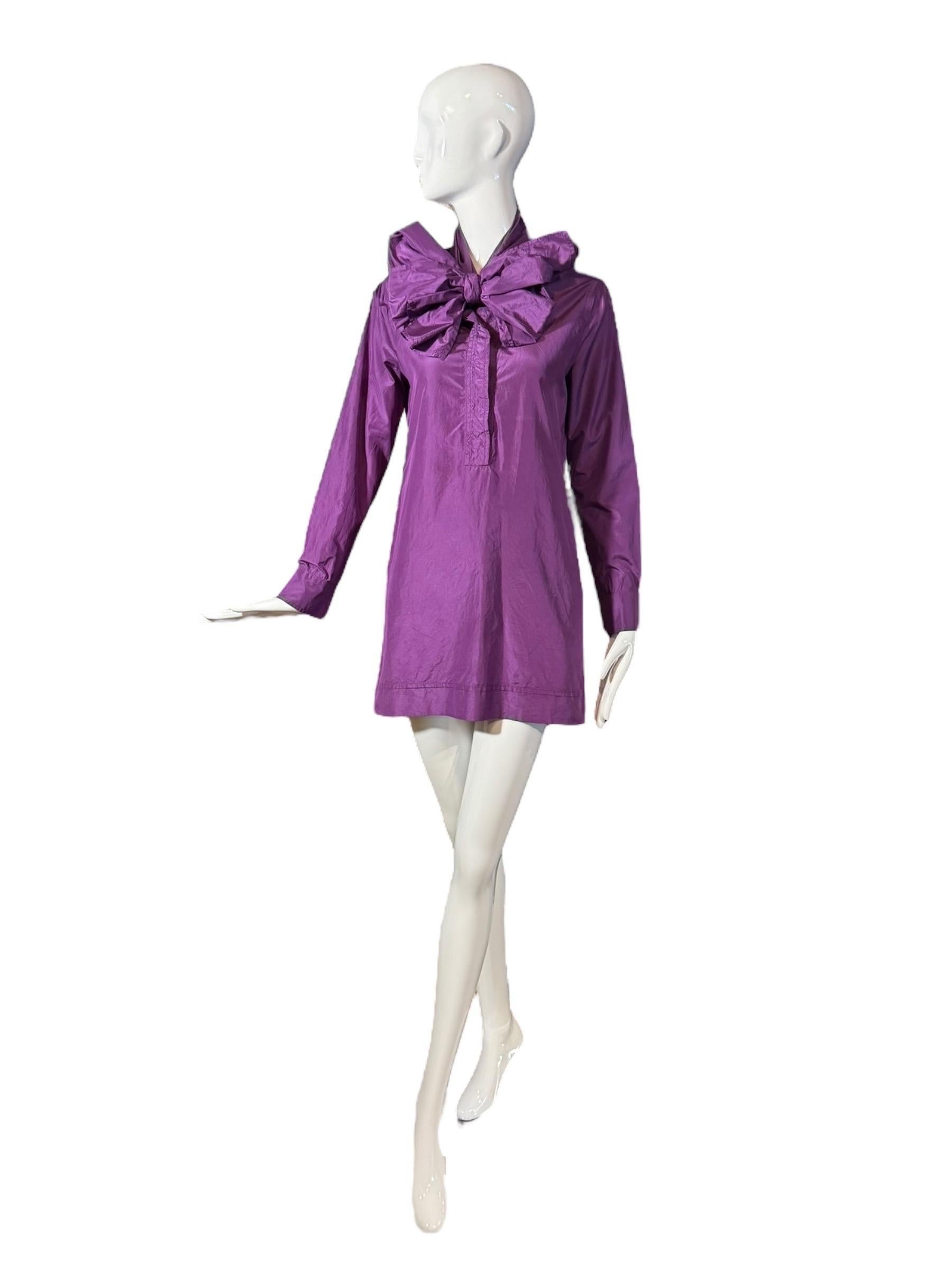 Yves Saint Laurent Rive Gauche 2007 - Mini robe en soie avec nœud sur le devant - Violet en vente 1