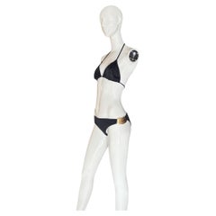 Bikini noir de Gucci by Tom Ford, S/S 2001, avec des attaches dorées en forme de G