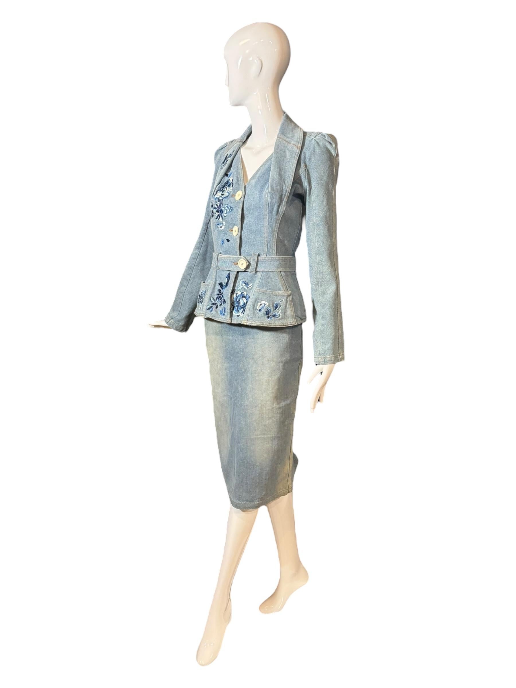 Christian Galliano for Christian Dior Primavera 2005 Abito con gonna ricamata in denim in vendita 5