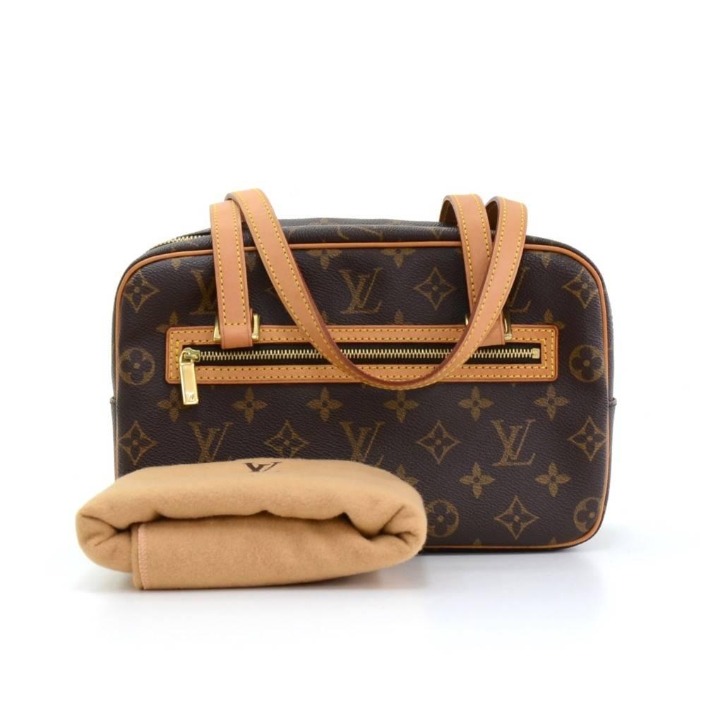 Louis Vuitton Cite shoulder Bag in monogram canvas. It has large double zipper closure, 1 exterior pocket with zipper. Inside has brown washable lining, 2 large side opened pockets and one for mobile. Great size for everyday!

Made in:
