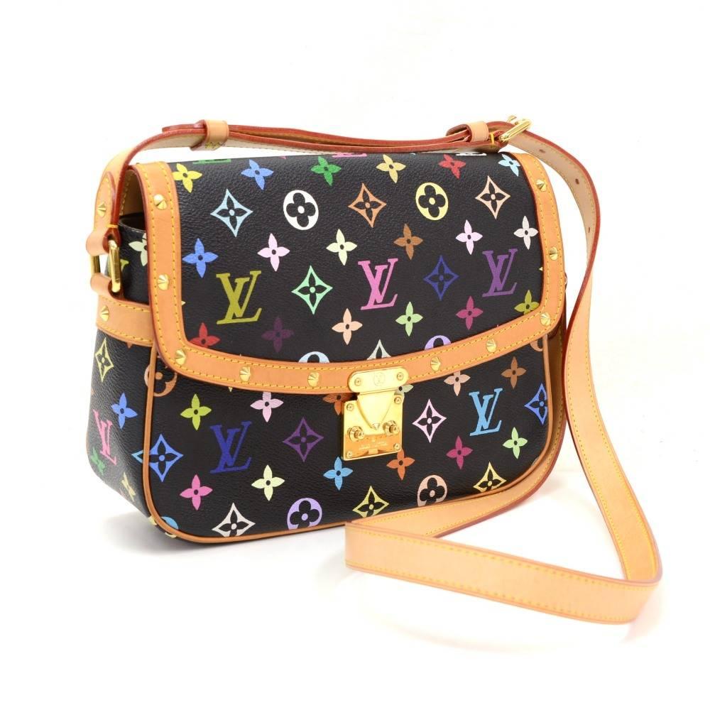Louis Vuitton Sologne shoulder bag in black multicolor monogram canvas. Flap top with buckle closure on front. Inside is in dark brown alkantra lining with 1 open pocket. Comfortably carry on shoulder or across body.

Made in: France
Serial