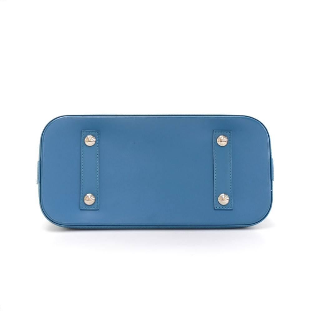 Louis Vuitton Alma NM Blue Cyan Epi Leather Silver Hardware Hand Bag For Sale 2