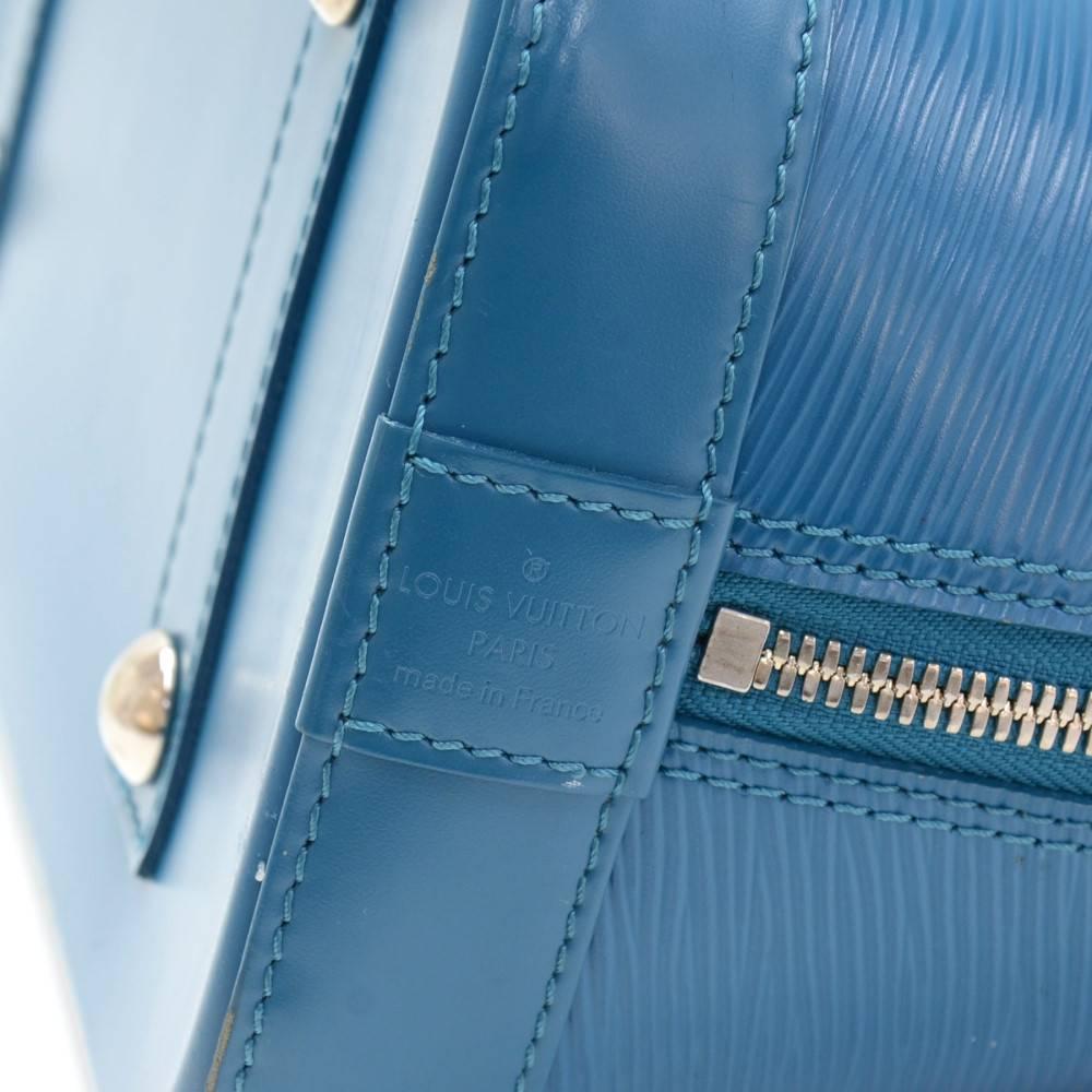 Louis Vuitton Alma NM Blue Cyan Epi Leather Silver Hardware Hand Bag For Sale 4